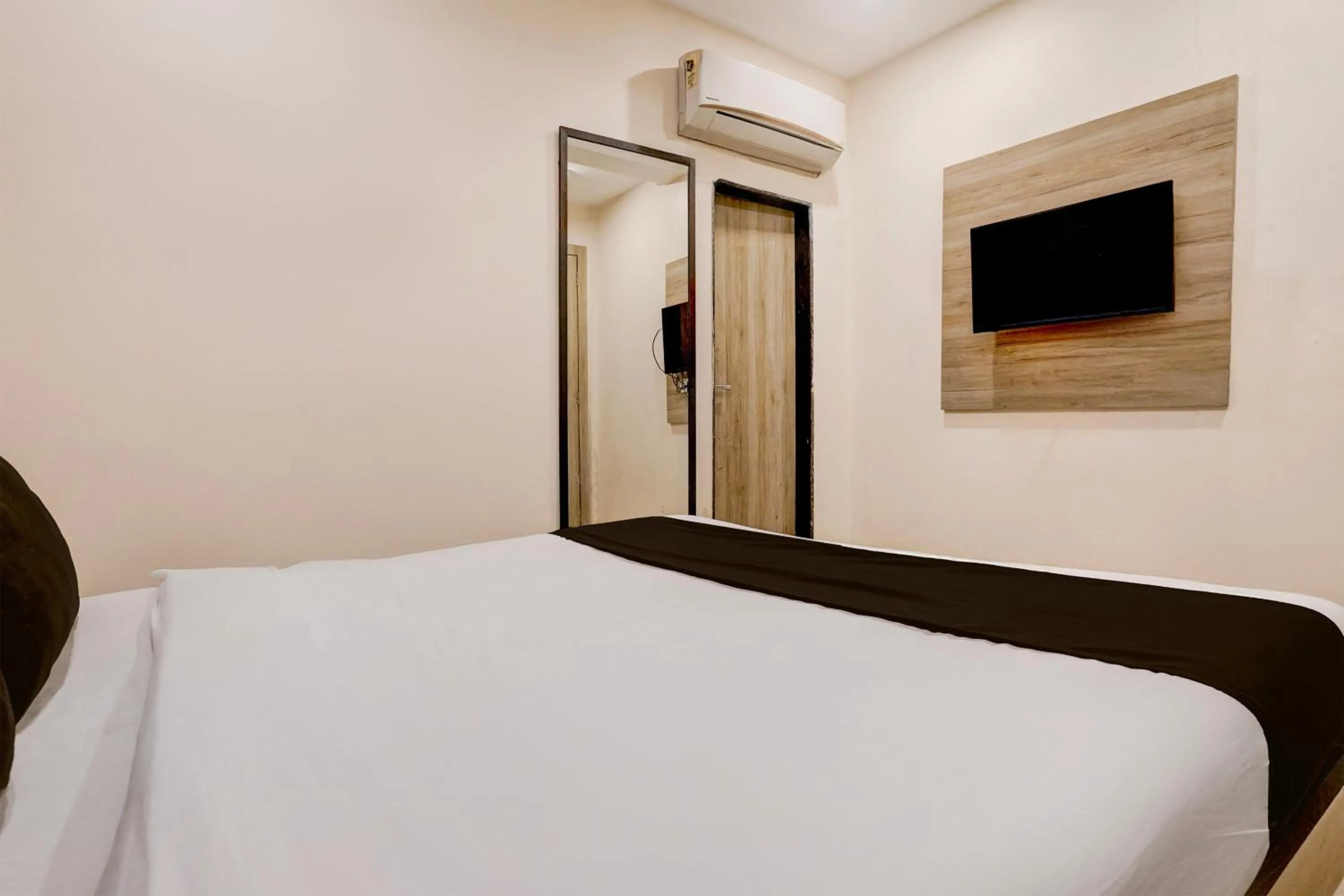 Bedroom, Bed in Collection O Crawford Market Formerly Al Ibrahim Hotel