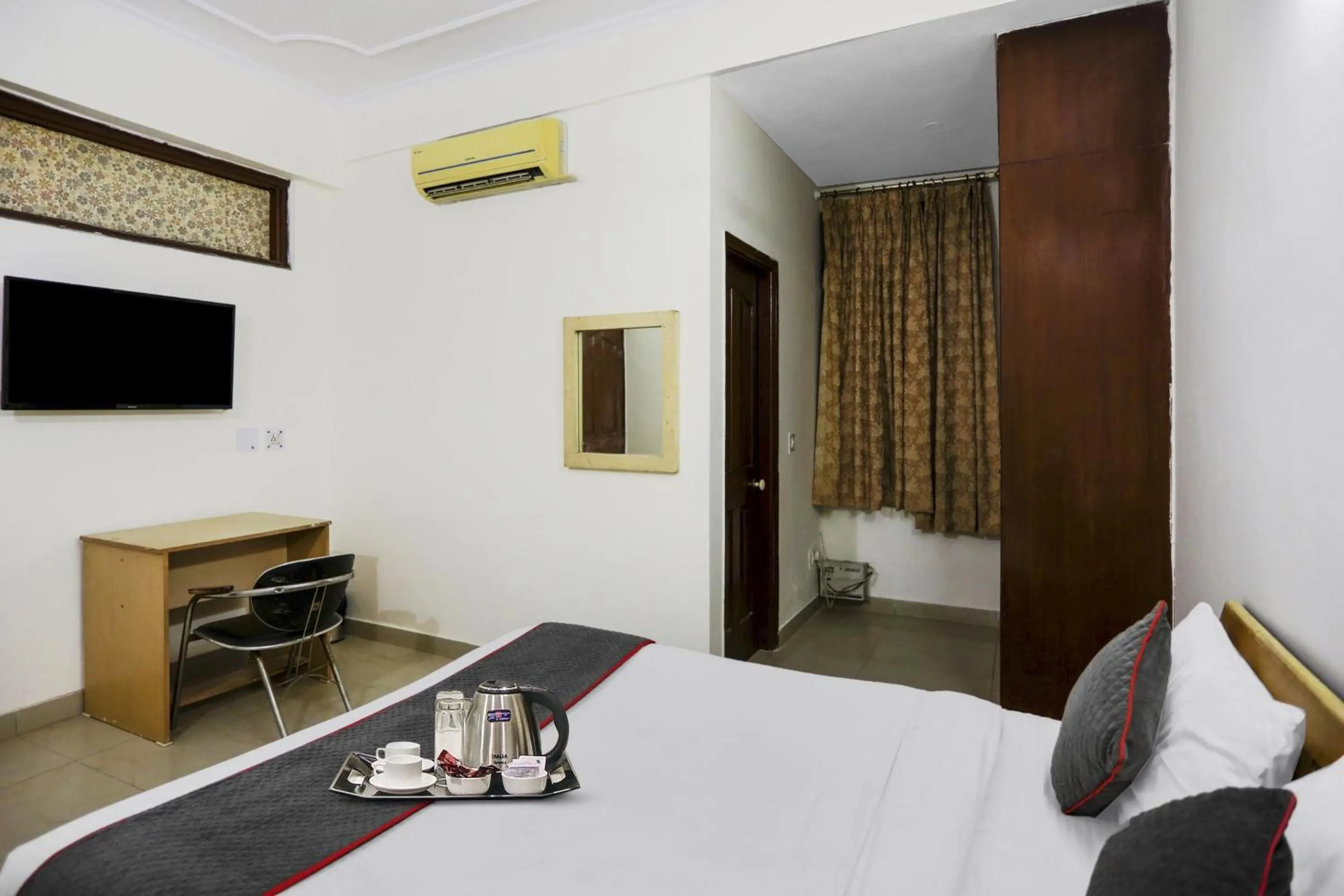 Bedroom, Bed in Hotel O Sunshine Near Iskcon Temple Noida