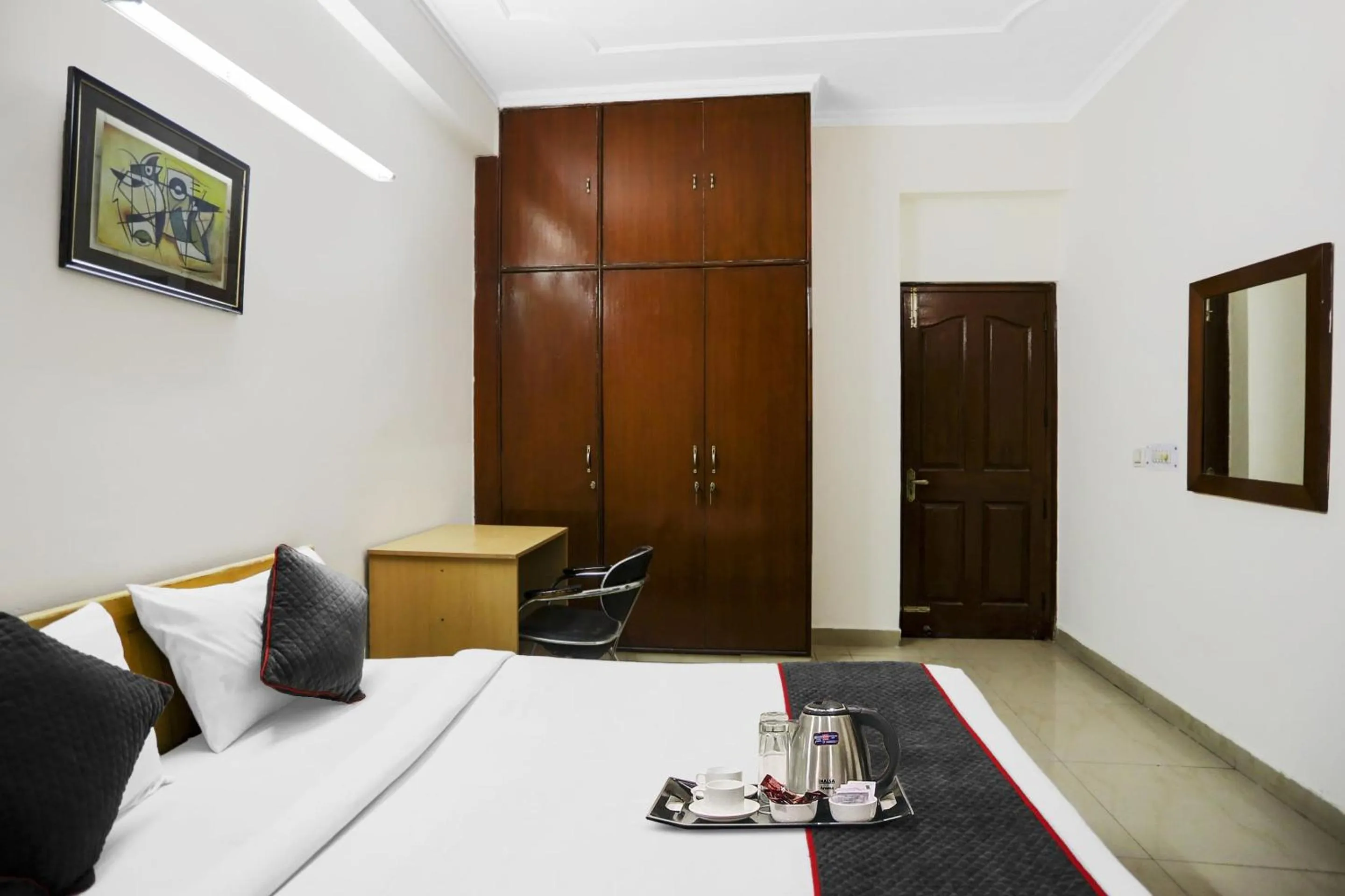 Bedroom, Bed in Hotel O Sunshine Near Iskcon Temple Noida