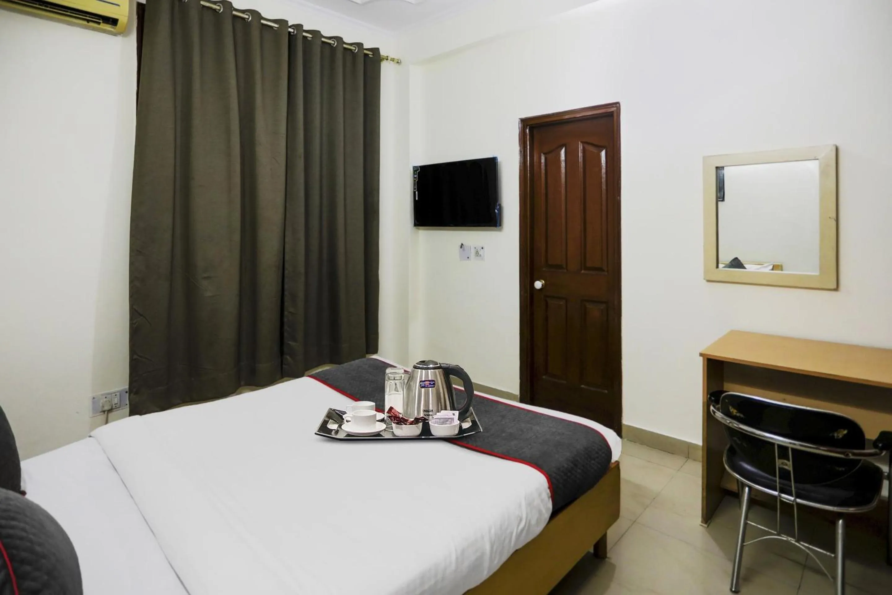 Bedroom, Bed in Hotel O Sunshine Near Iskcon Temple Noida