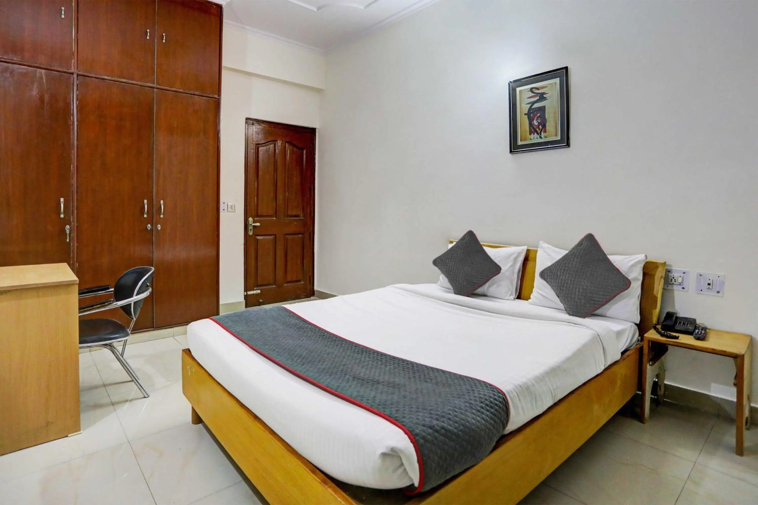 Bedroom, Bed in Hotel O Sunshine Near Iskcon Temple Noida