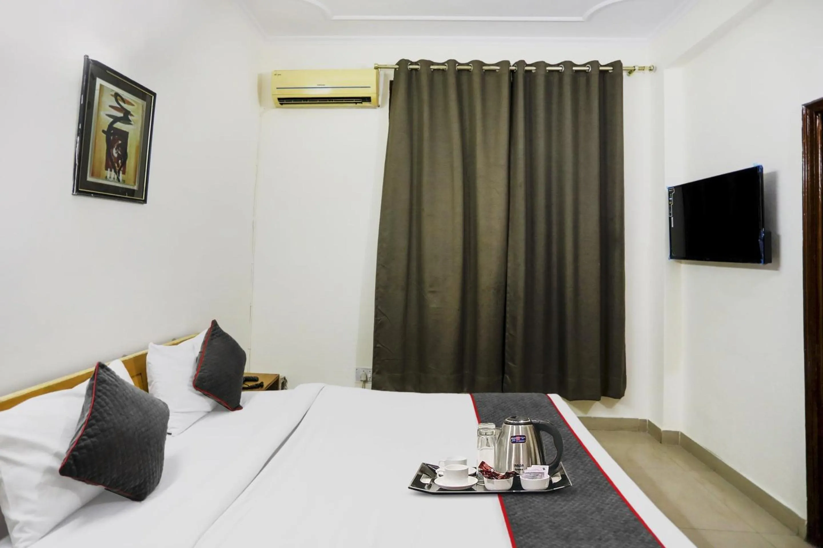 Bedroom, Bed in Hotel O Sunshine Near Iskcon Temple Noida