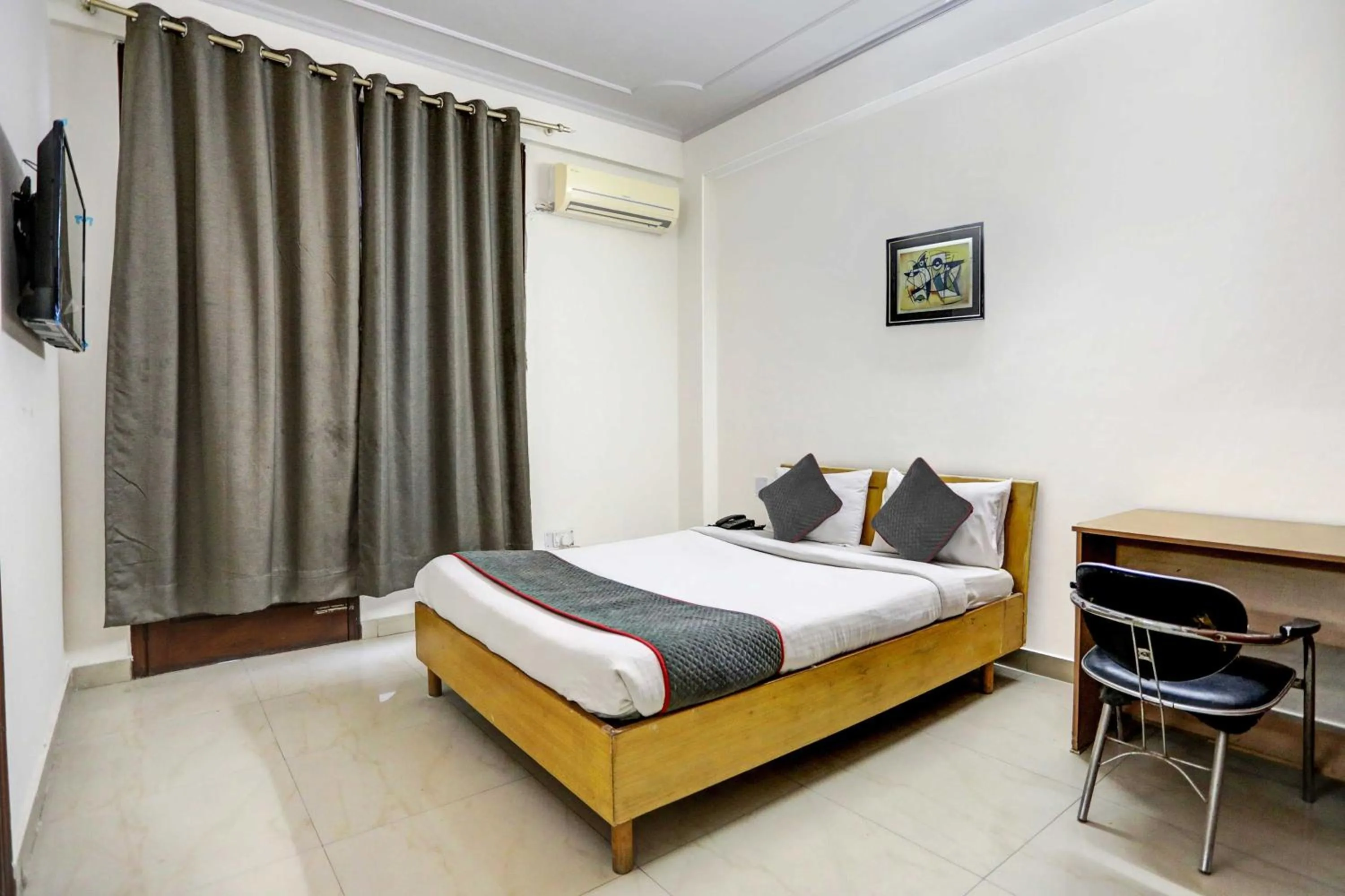 Bedroom, Bed in Hotel O Sunshine Near Iskcon Temple Noida