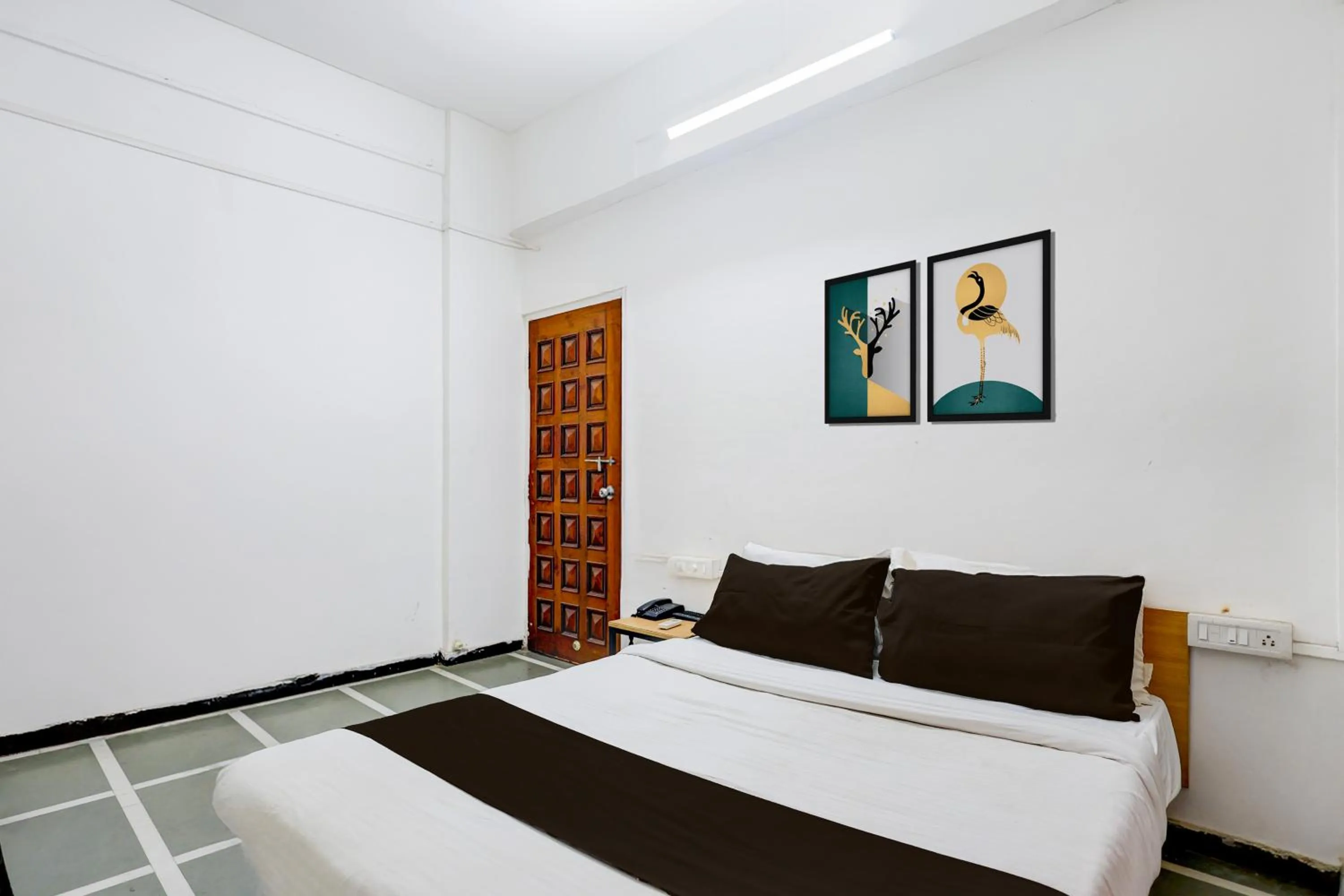 Bedroom, Bed in Collection O Nashik Bus Station Formerly Hotel Saubhagya Inn