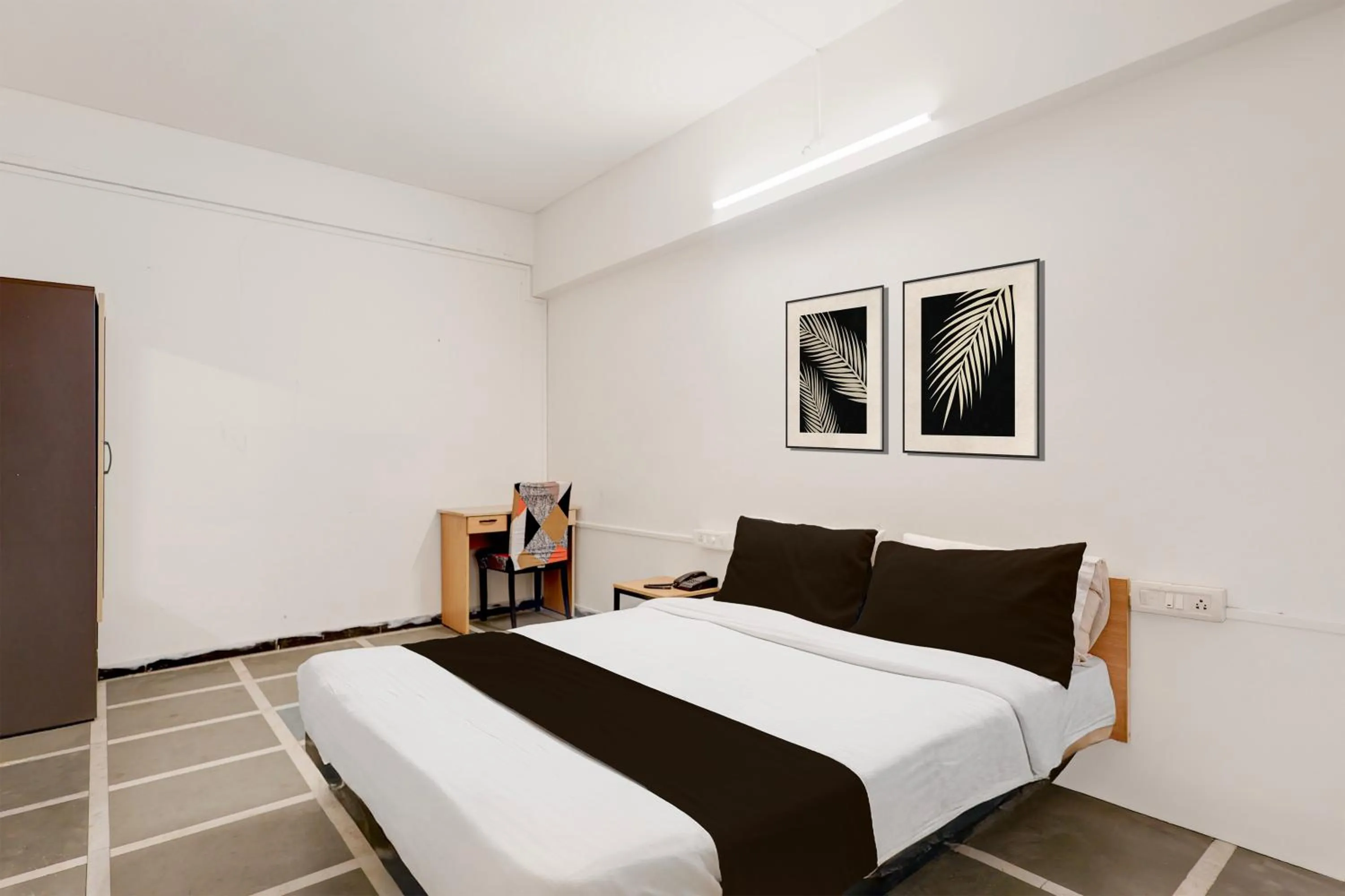 Bedroom, Bed in Collection O Nashik Bus Station Formerly Hotel Saubhagya Inn