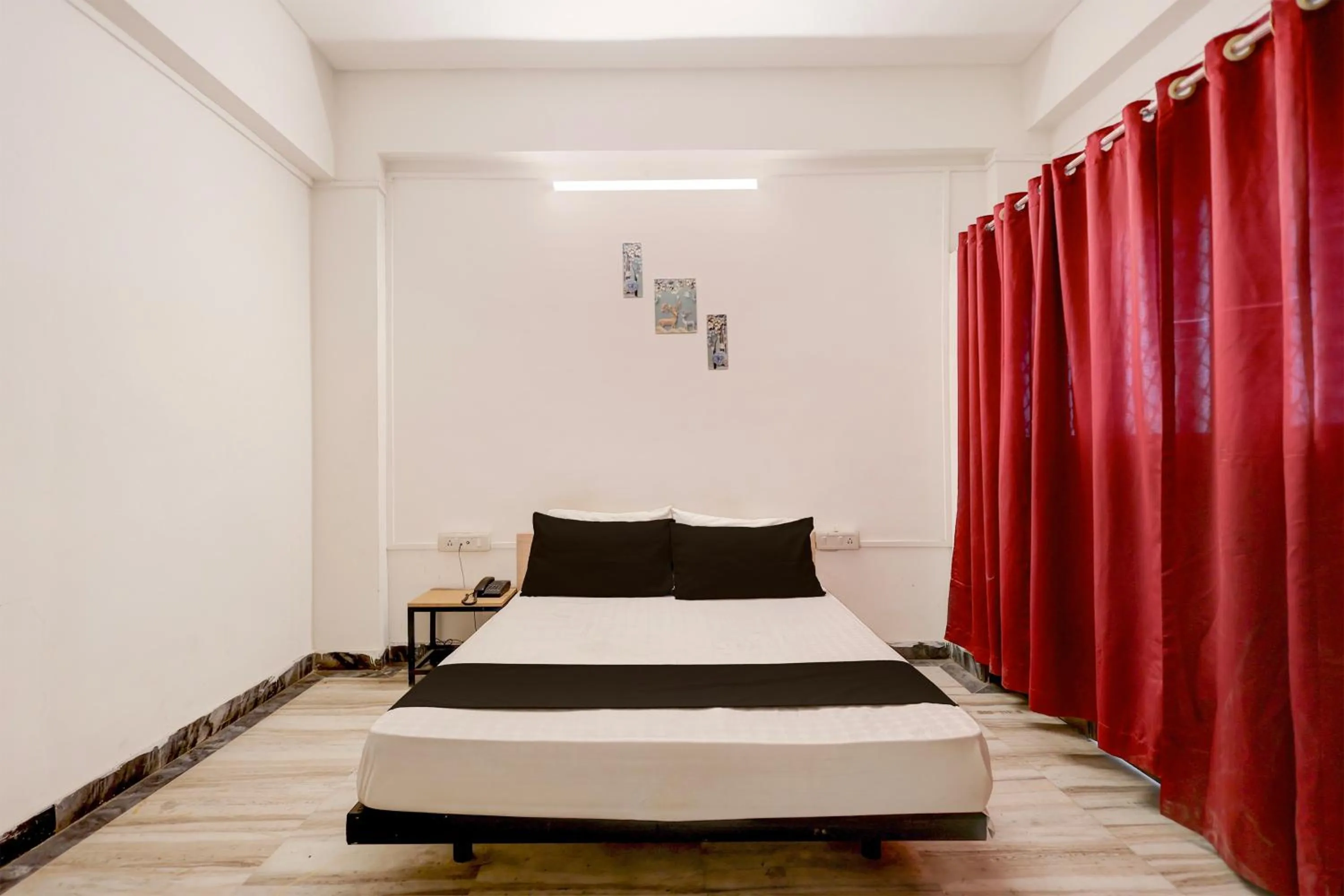 Bedroom, Bed in Collection O Nashik Bus Station Formerly Hotel Saubhagya Inn