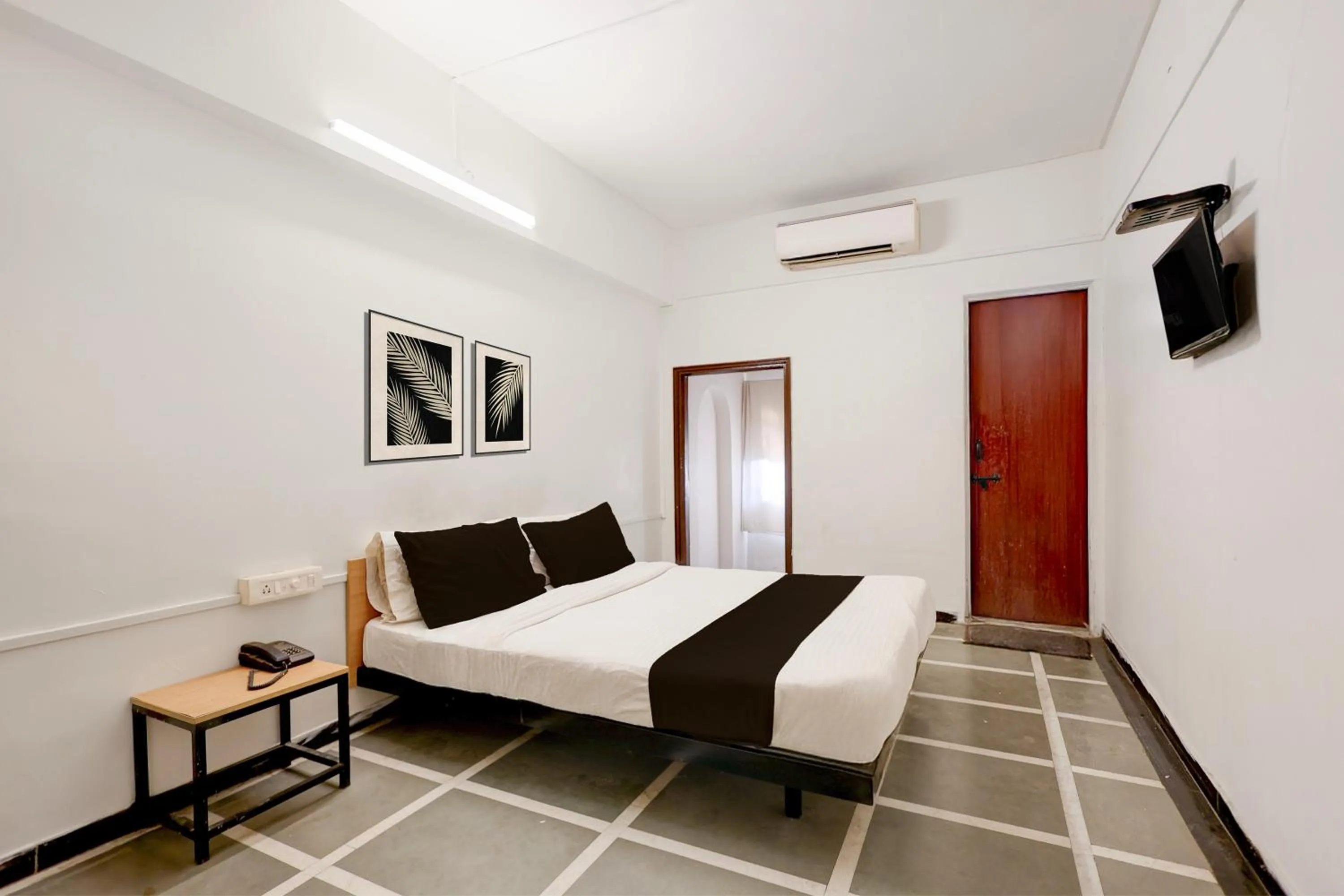 Bedroom, Bed in Collection O Nashik Bus Station Formerly Hotel Saubhagya Inn