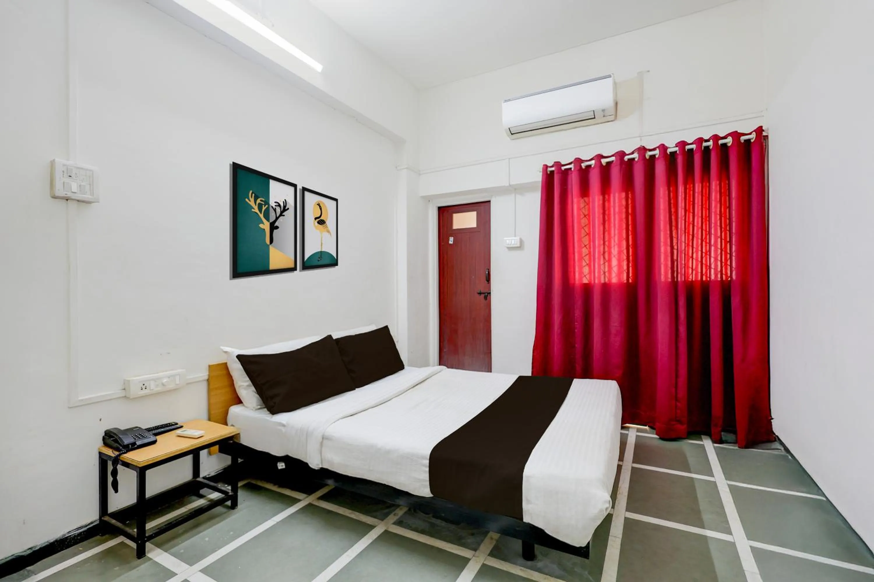 Bedroom, Bed in Collection O Nashik Bus Station Formerly Hotel Saubhagya Inn