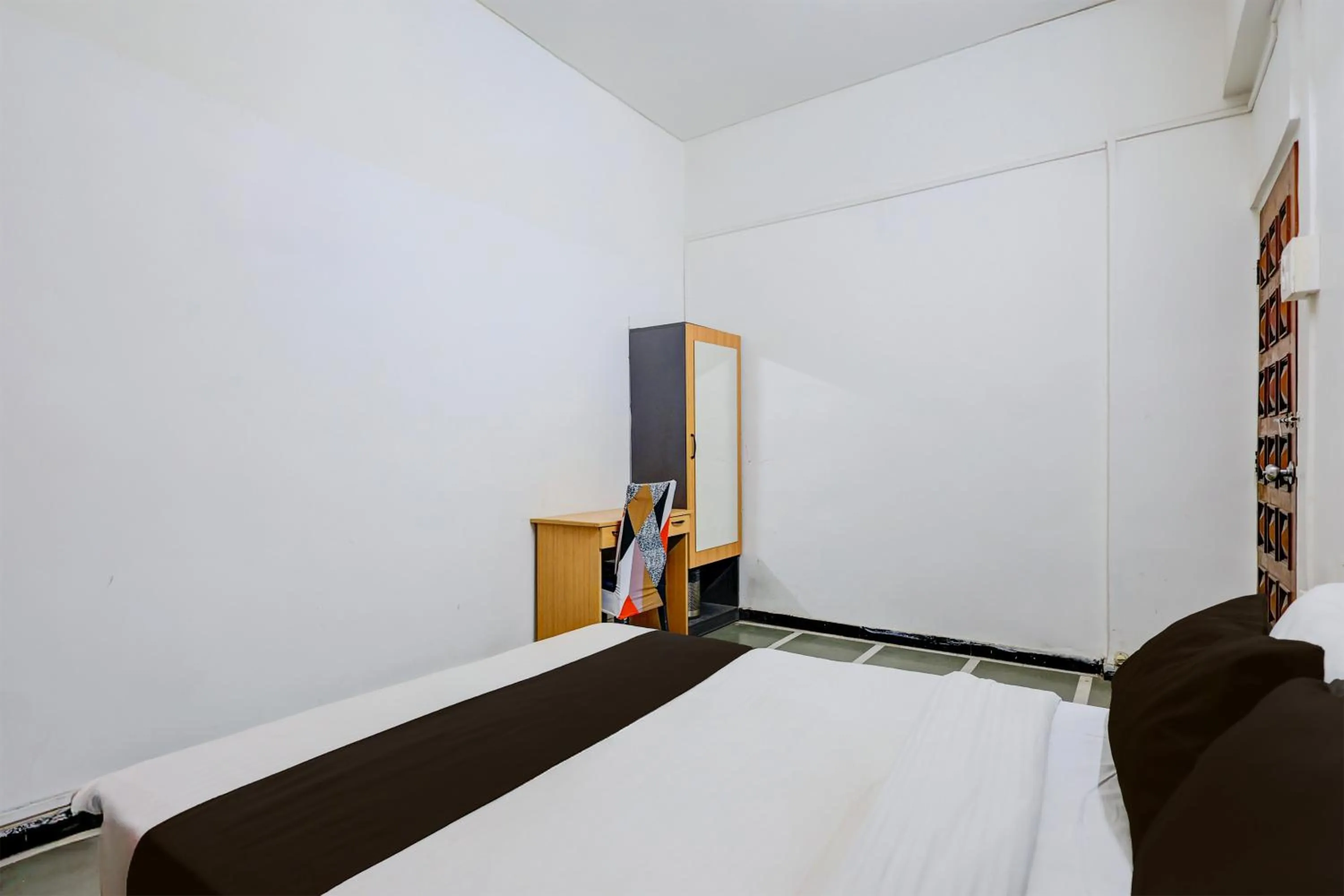 Bedroom, Bed in Collection O Nashik Bus Station Formerly Hotel Saubhagya Inn