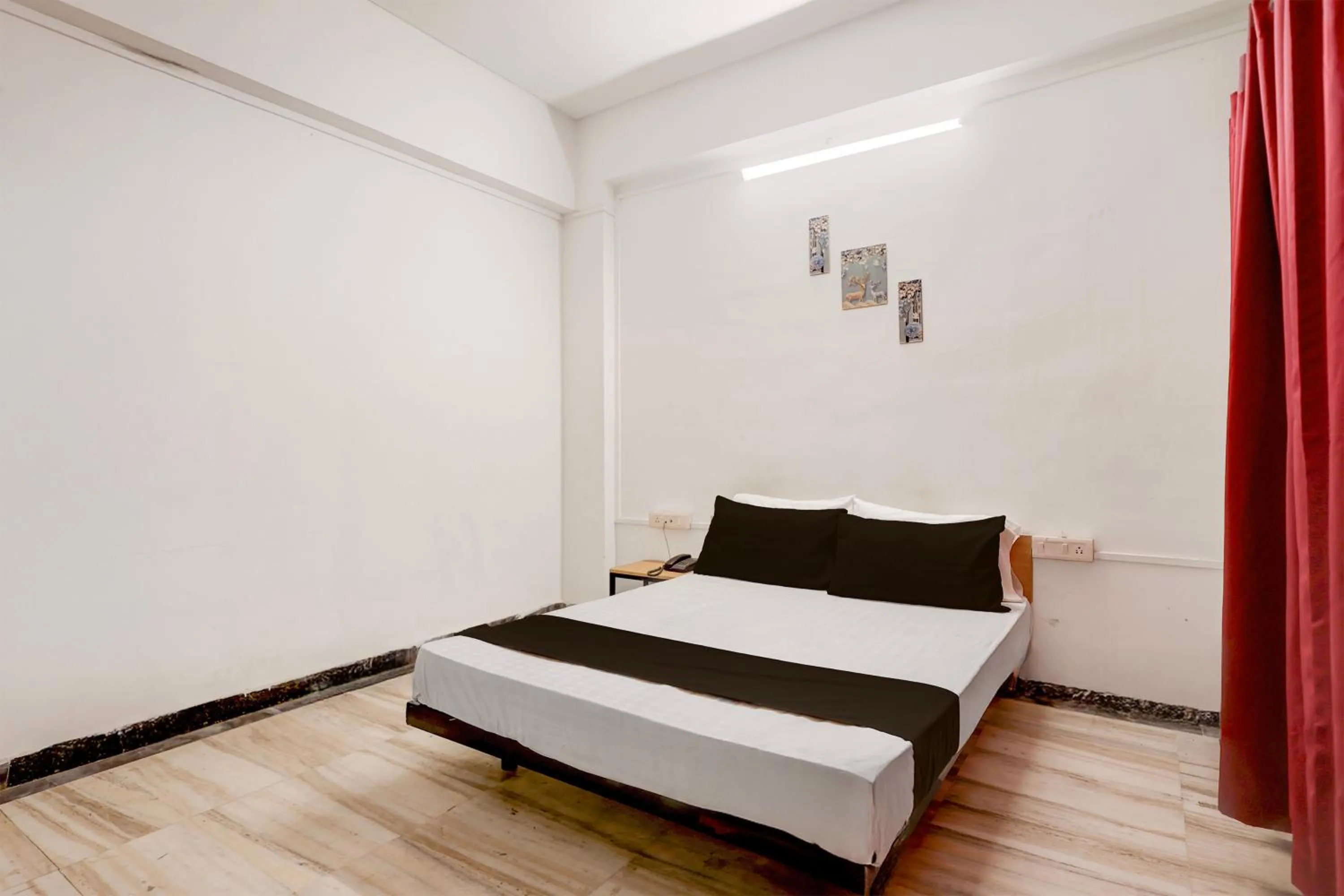 Bedroom, Bed in Collection O Nashik Bus Station Formerly Hotel Saubhagya Inn