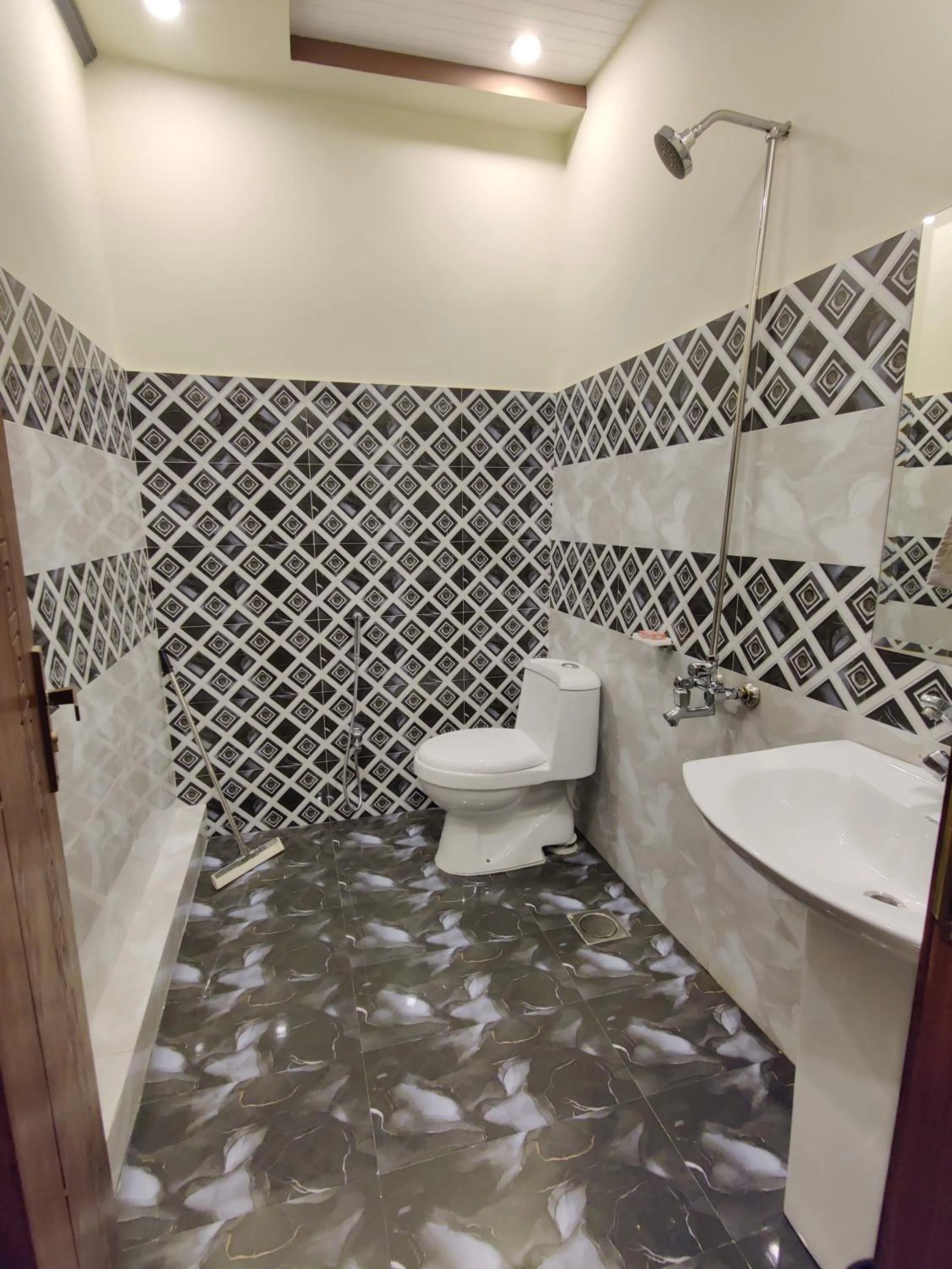 Shower in AL Fateh Hotel