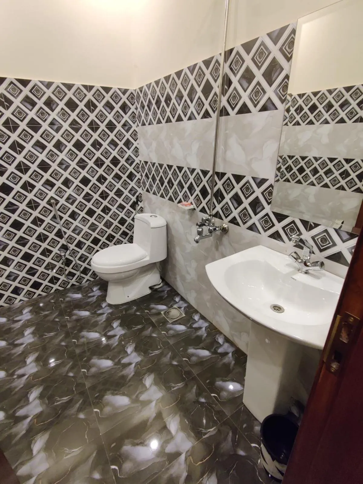 Shower in AL Fateh Hotel