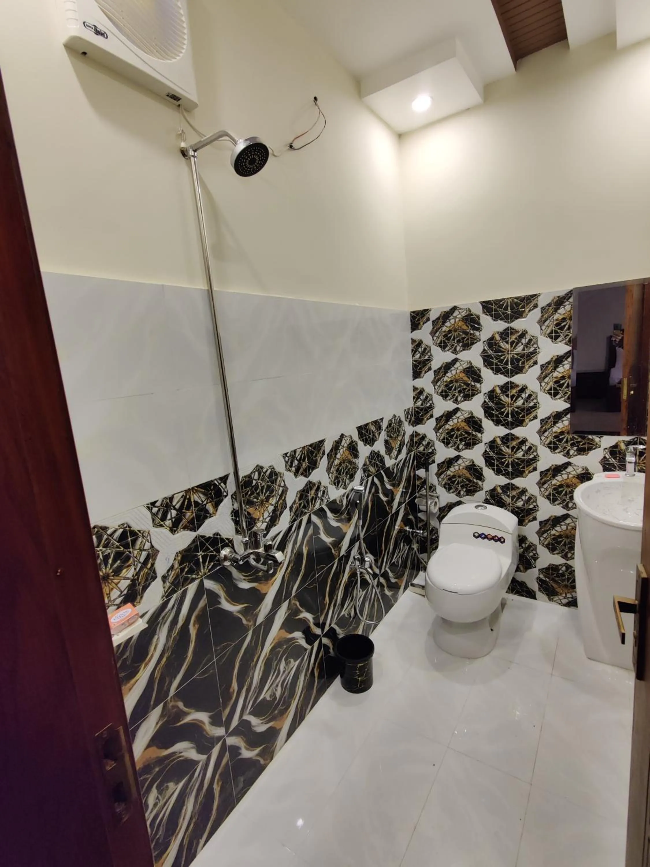 Shower in AL Fateh Hotel