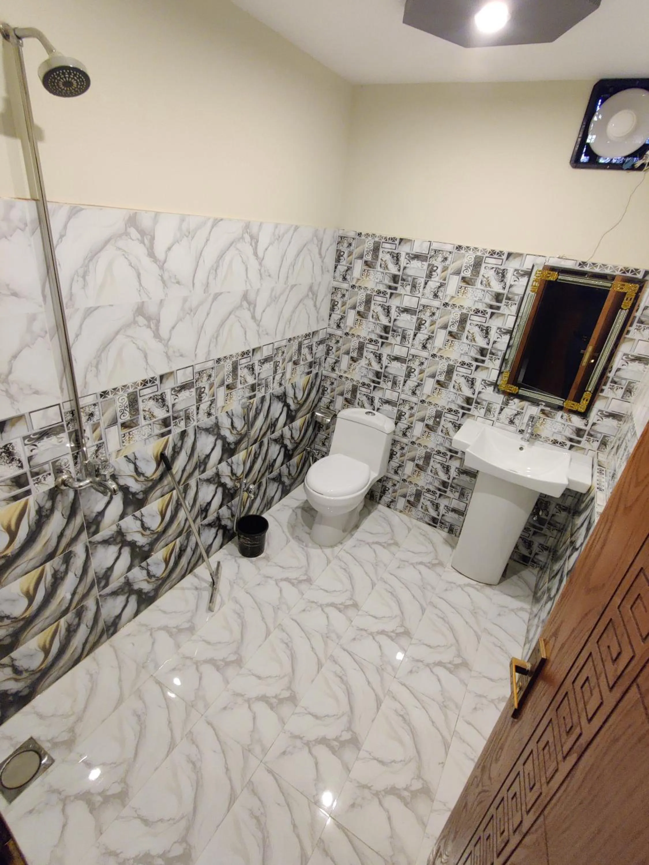 Shower in AL Fateh Hotel