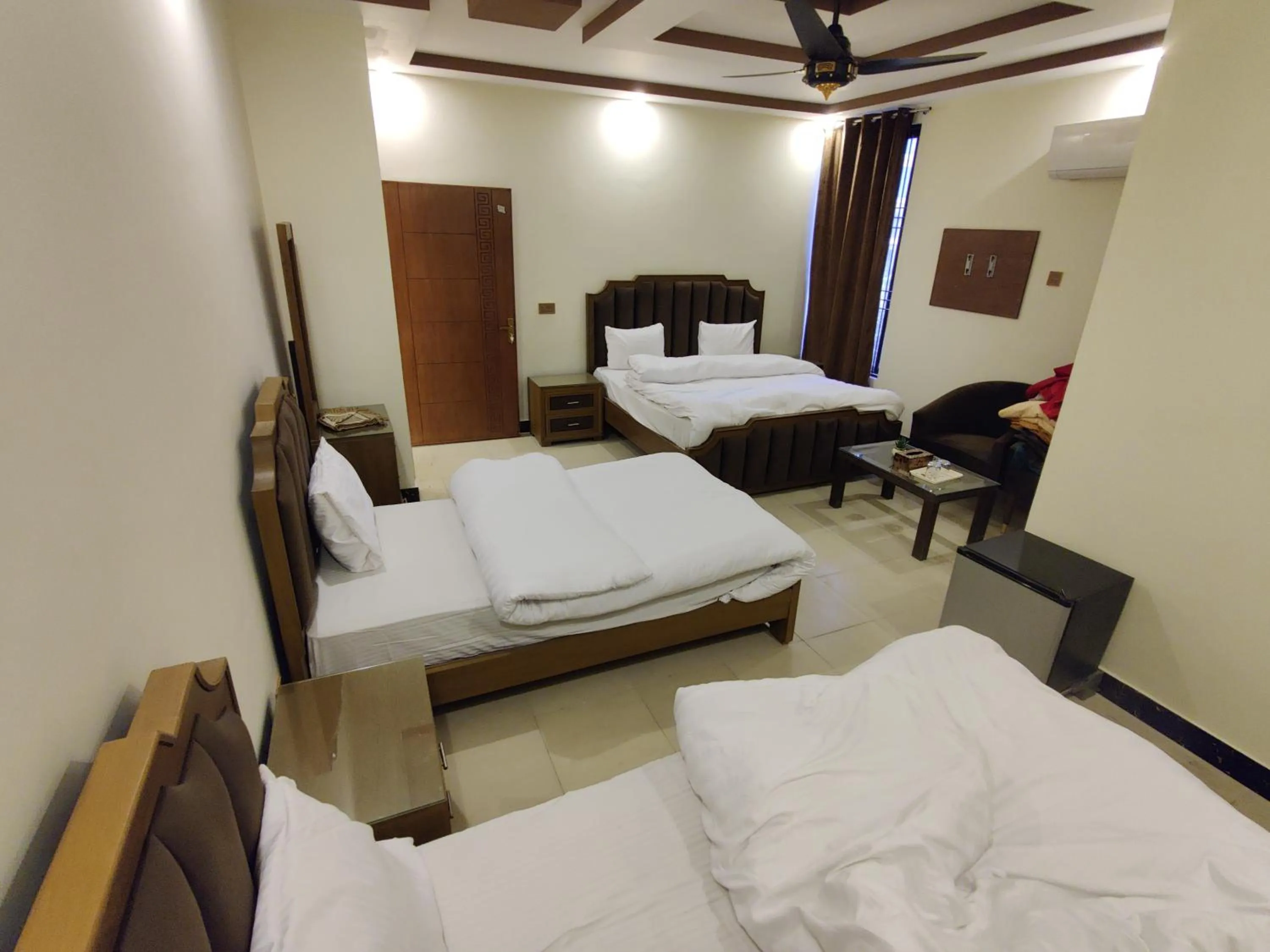 Shower, Bed in AL Fateh Hotel