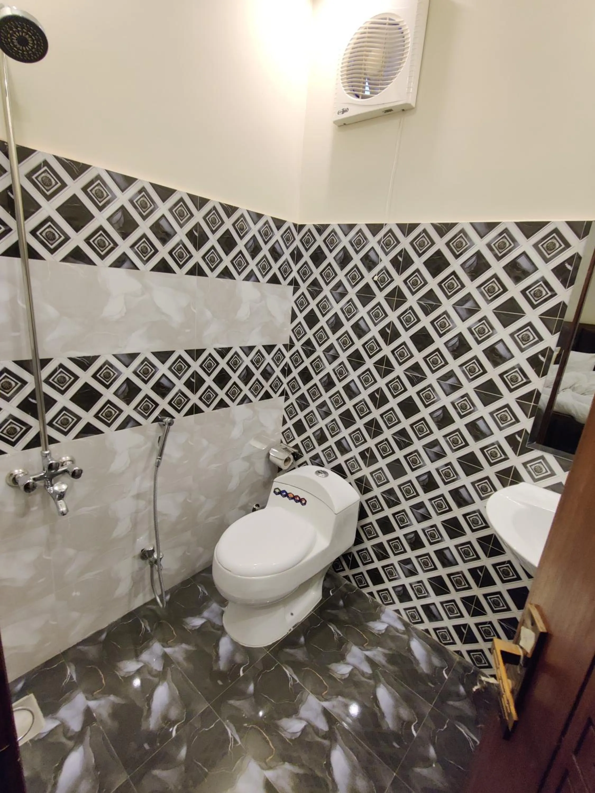 Toilet in AL Fateh Hotel