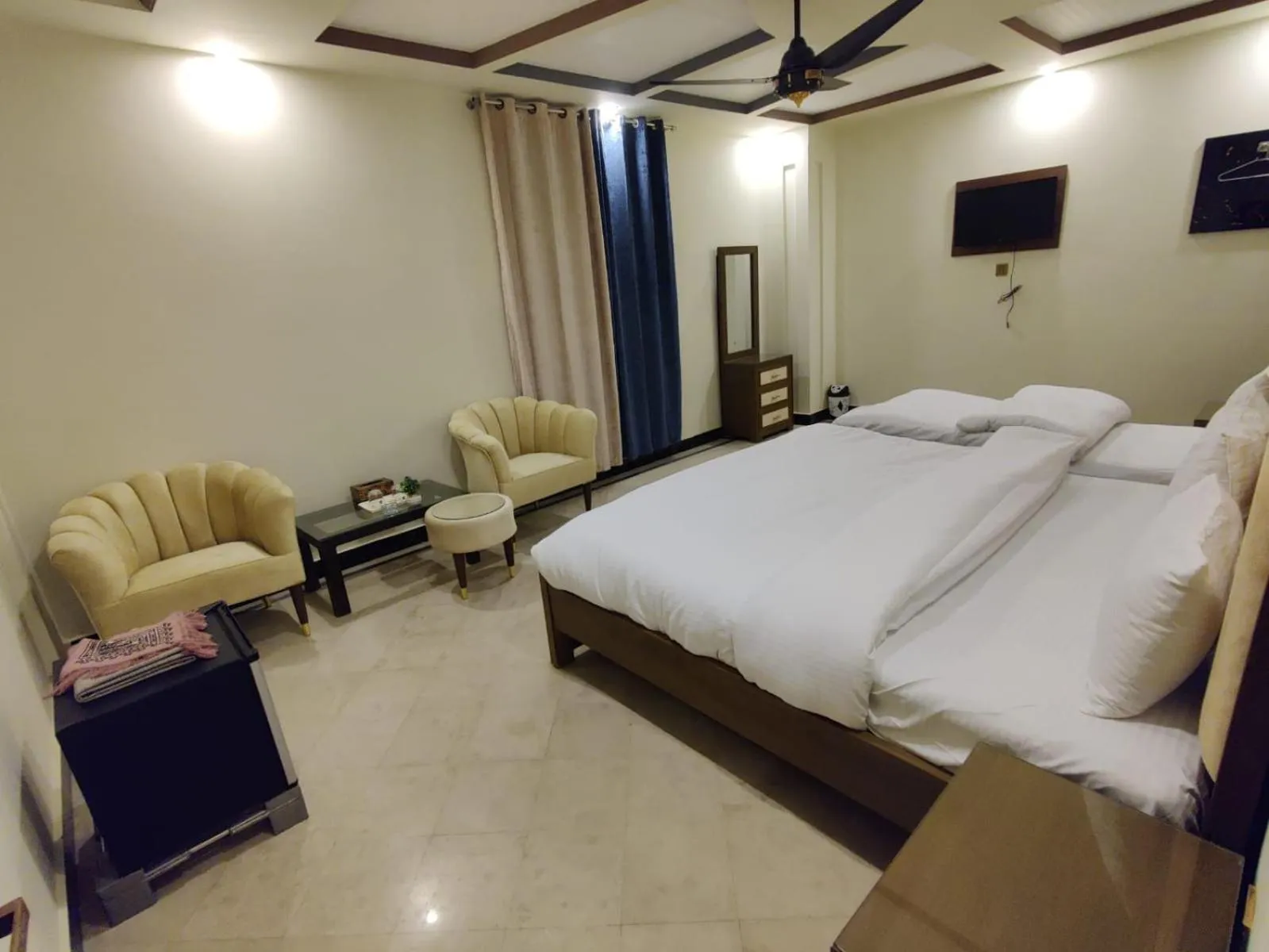 Bath, Bed in AL Fateh Hotel