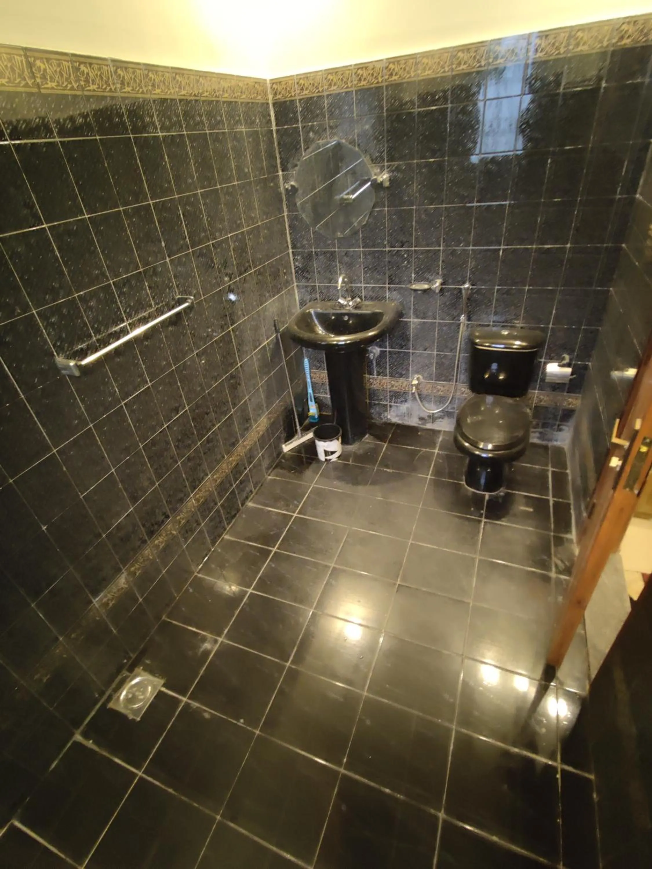 Shower in AL Fateh Hotel