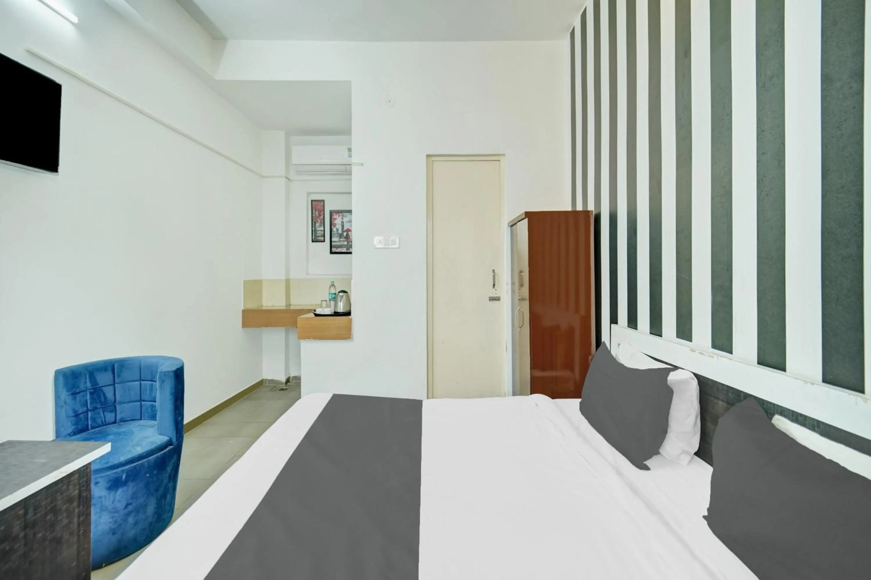 Bedroom, Bed in Super Hotel O Ashiyana Inn