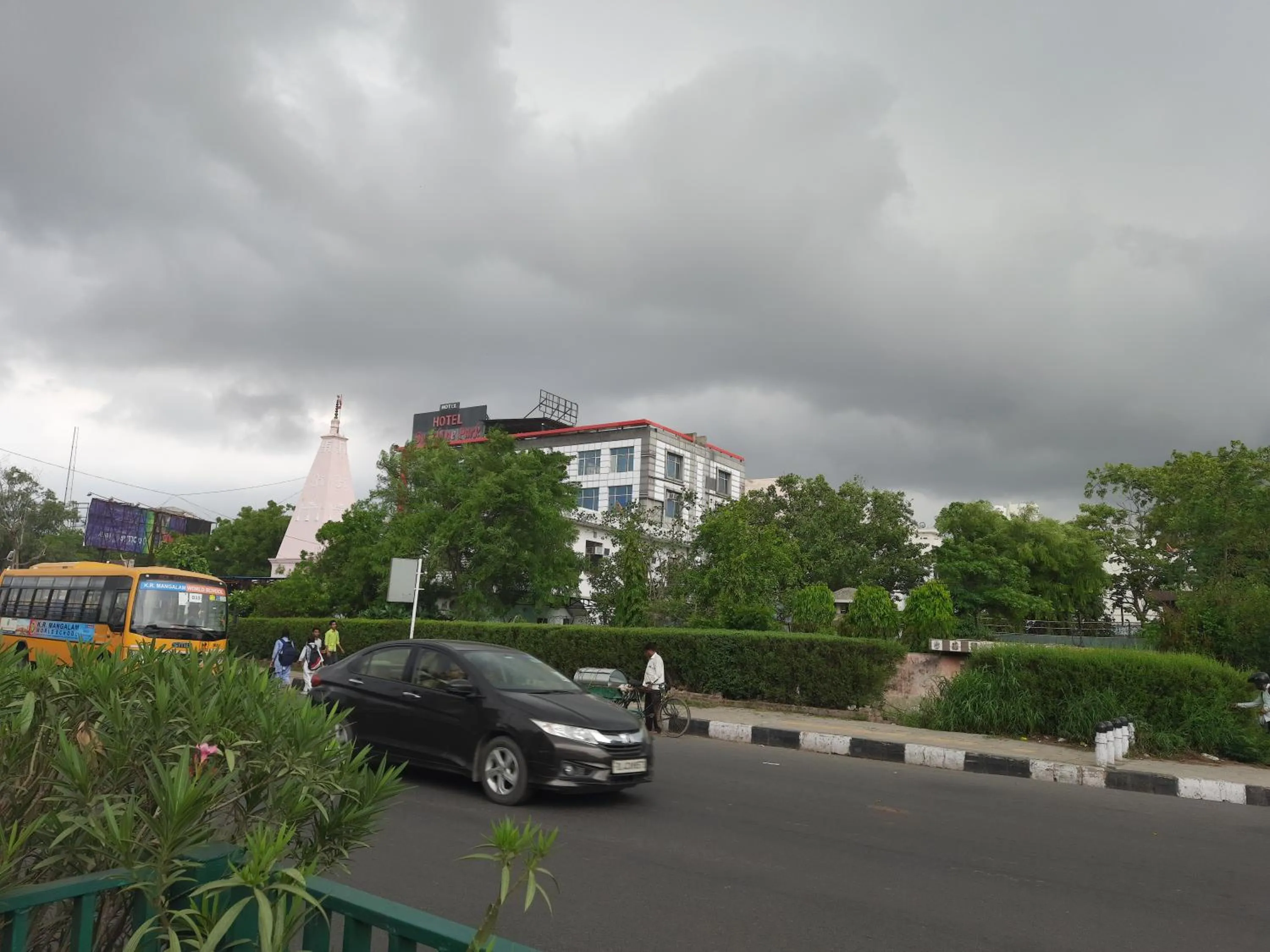 Day in Hotel Sunshine Park -- Near Anand Vihar Railway Station