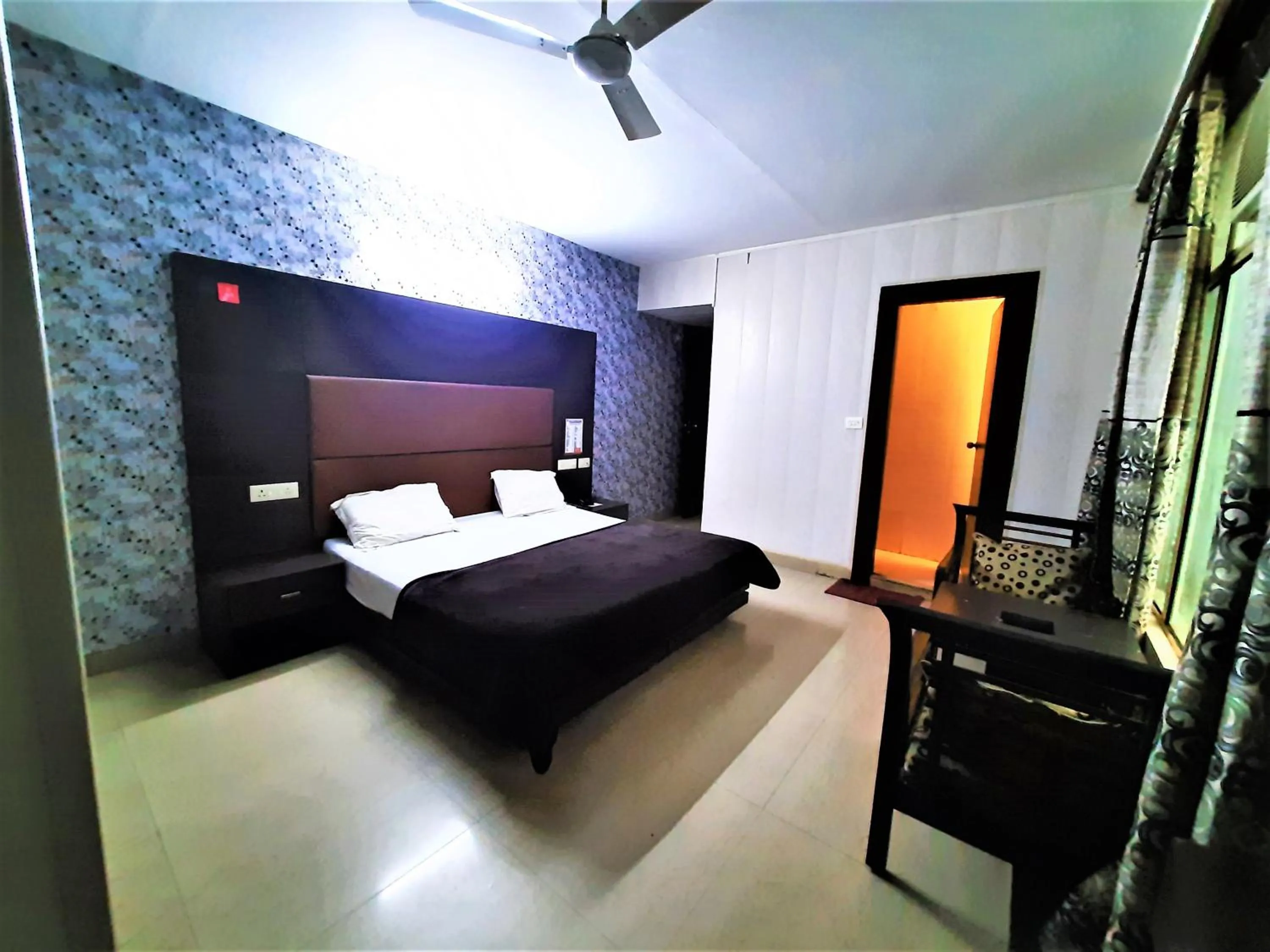 Bed in Hotel Sunshine Park -- Near Anand Vihar Railway Station