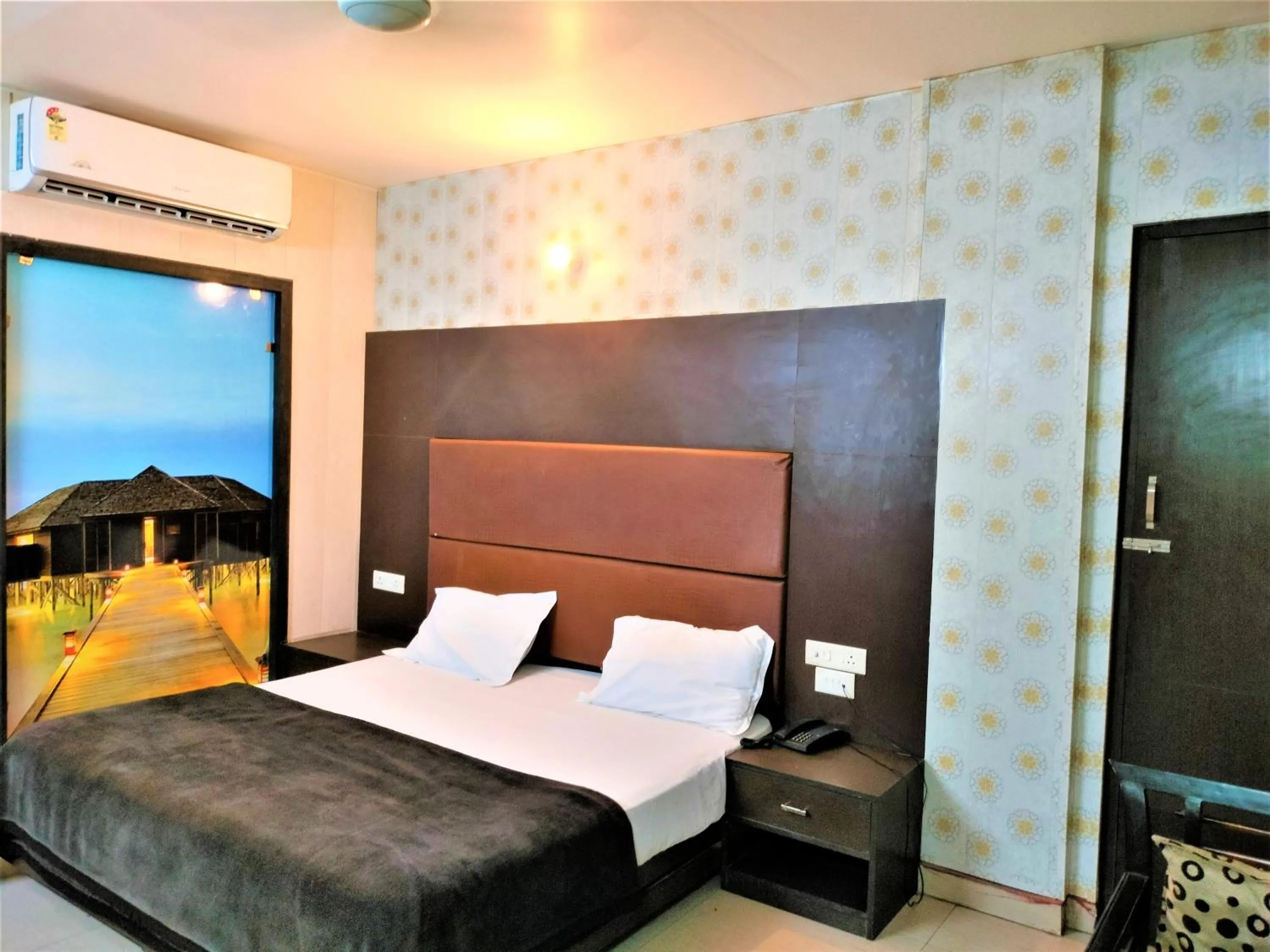 Bed in Hotel Sunshine Park -- Near Anand Vihar Railway Station