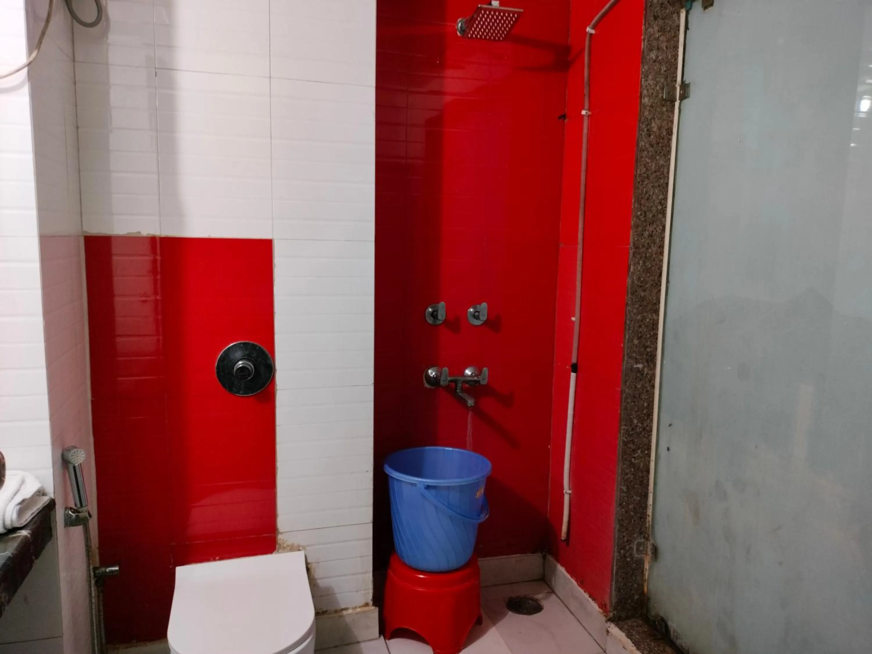 Bathroom in Hotel Sunshine Park -- Near Anand Vihar Railway Station