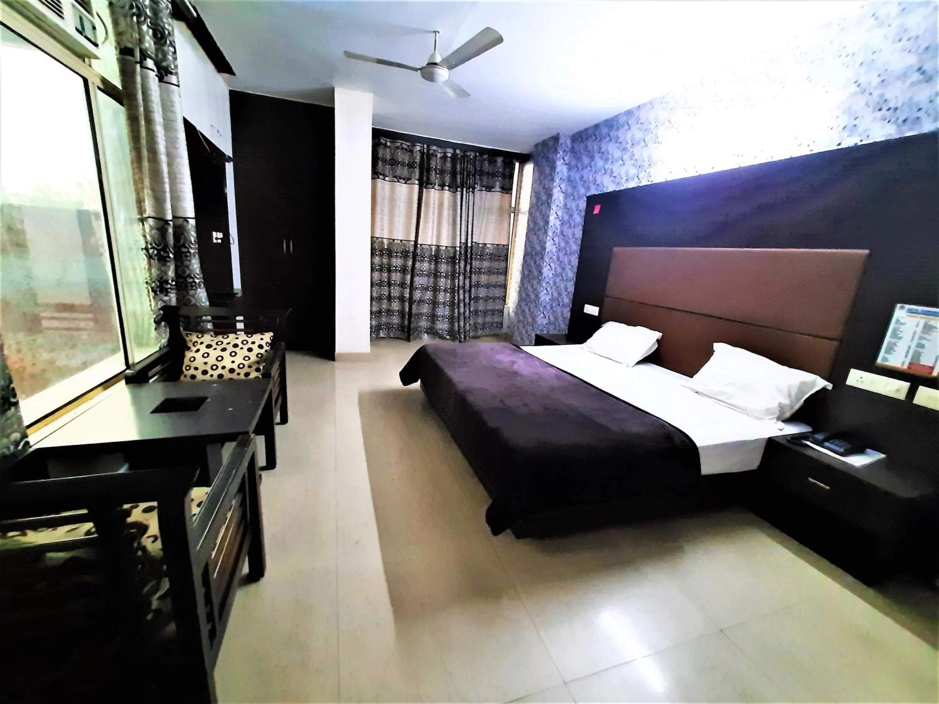 Bed in Hotel Sunshine Park -- Near Anand Vihar Railway Station