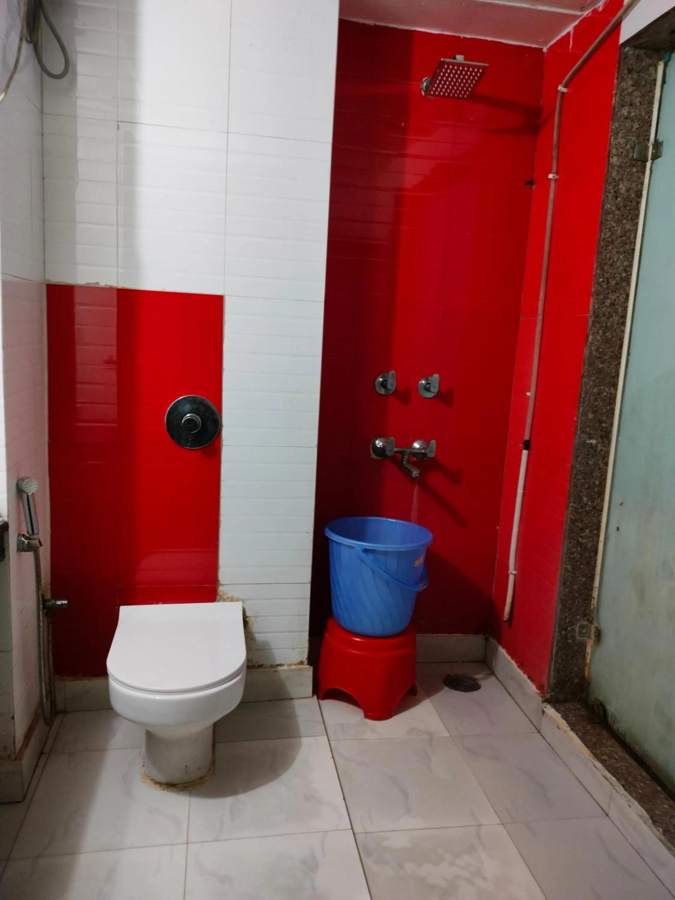 Bathroom in Hotel Sunshine Park -- Near Anand Vihar Railway Station