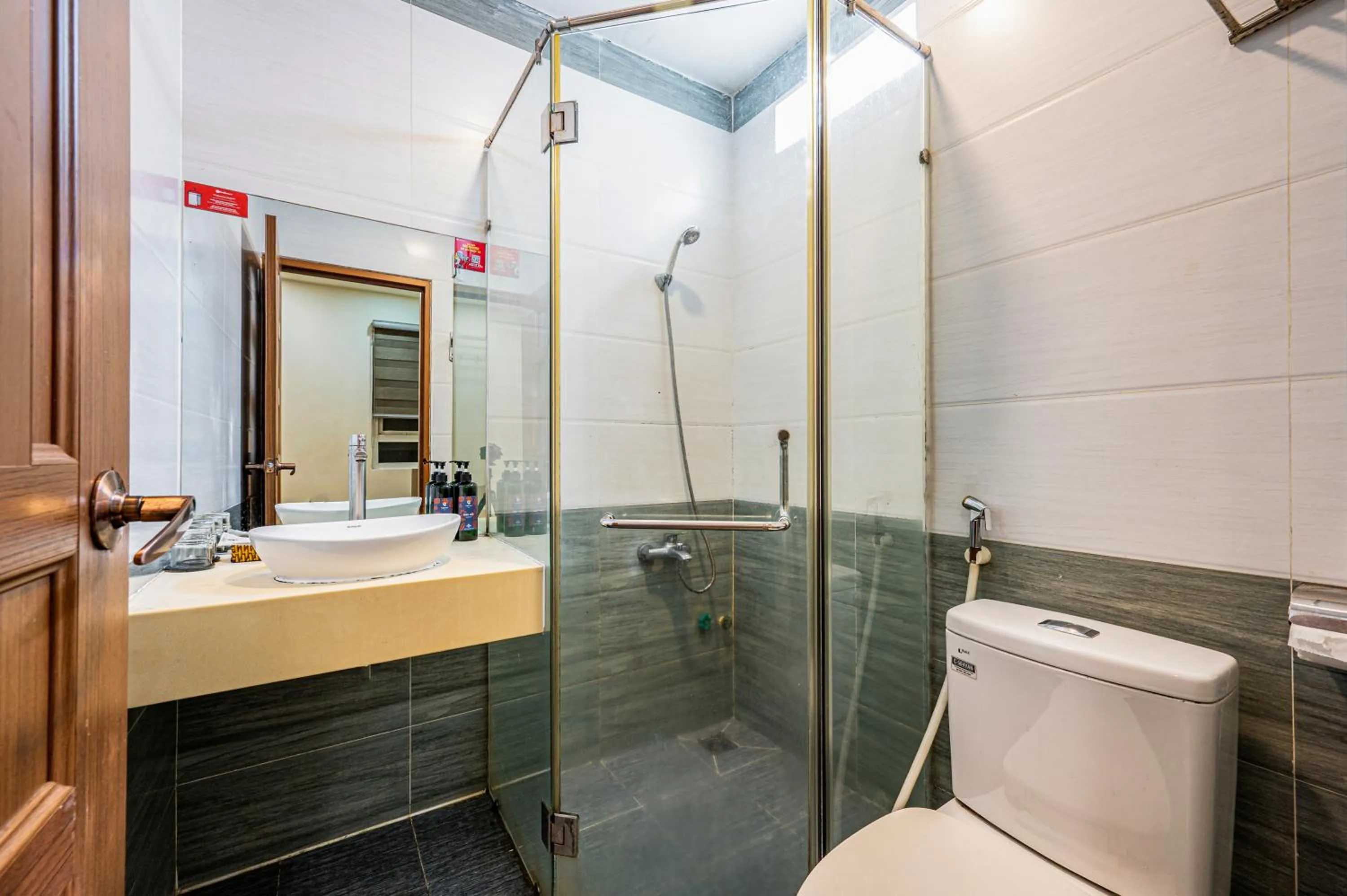 Shower in Cozrum - Love Hotel Trần Bình Trọng