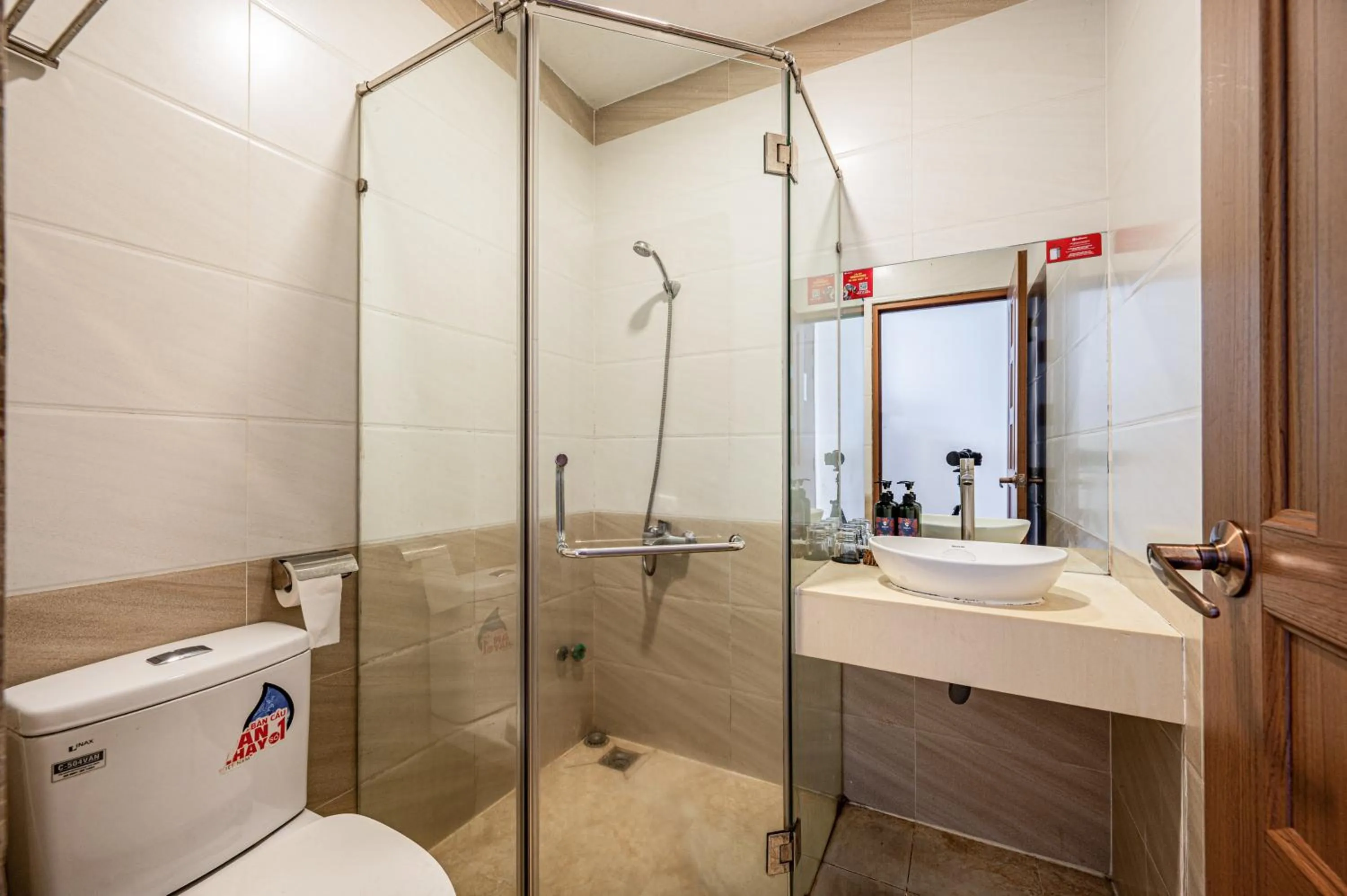 Shower in Cozrum - Love Hotel Trần Bình Trọng