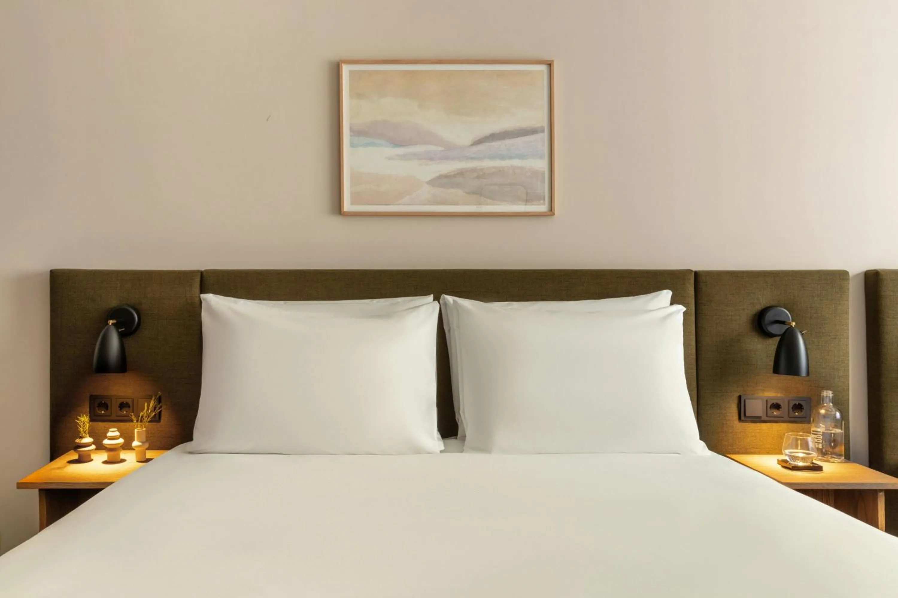 Photo of the whole room, Bed in Hotel Middelland Rotterdam