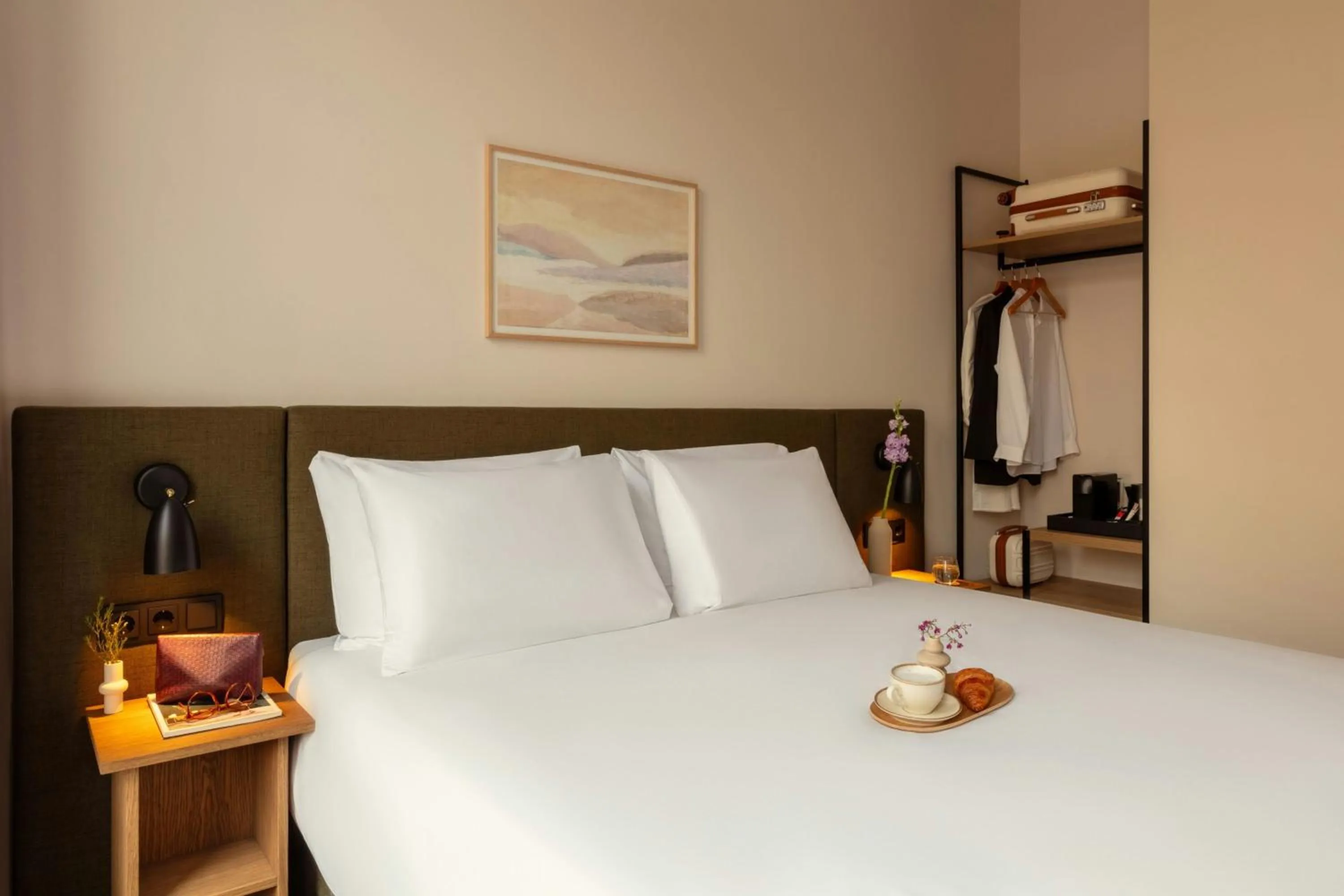 Photo of the whole room, Bed in Hotel Middelland Rotterdam