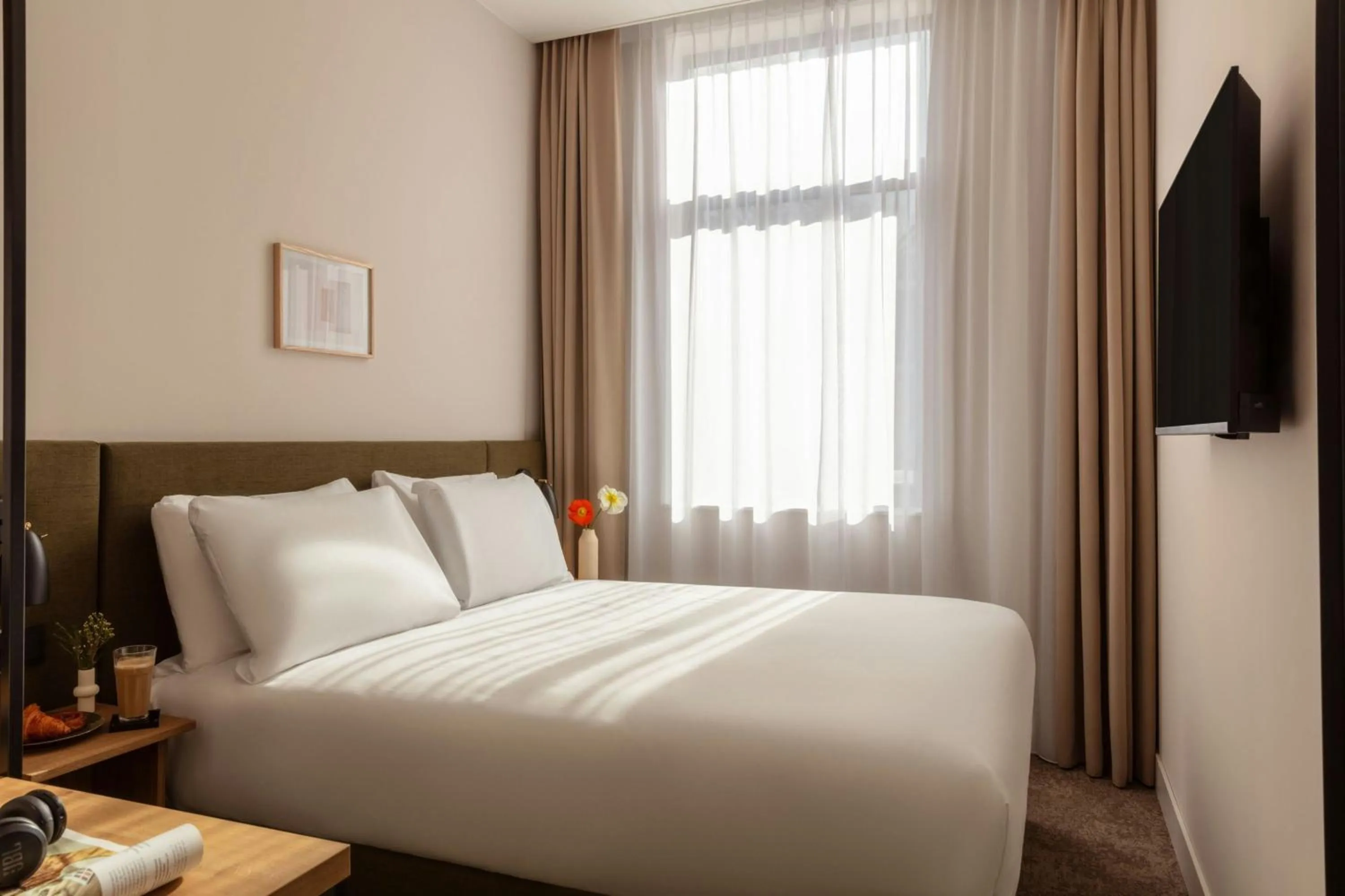 Photo of the whole room, Bed in Hotel Middelland Rotterdam