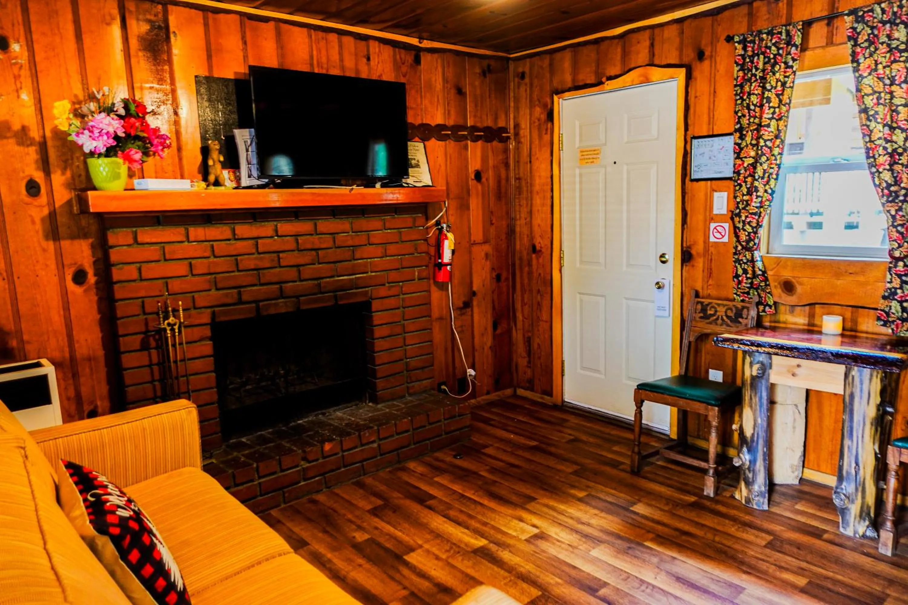 Sleepy Hollow Cabins and Hotel