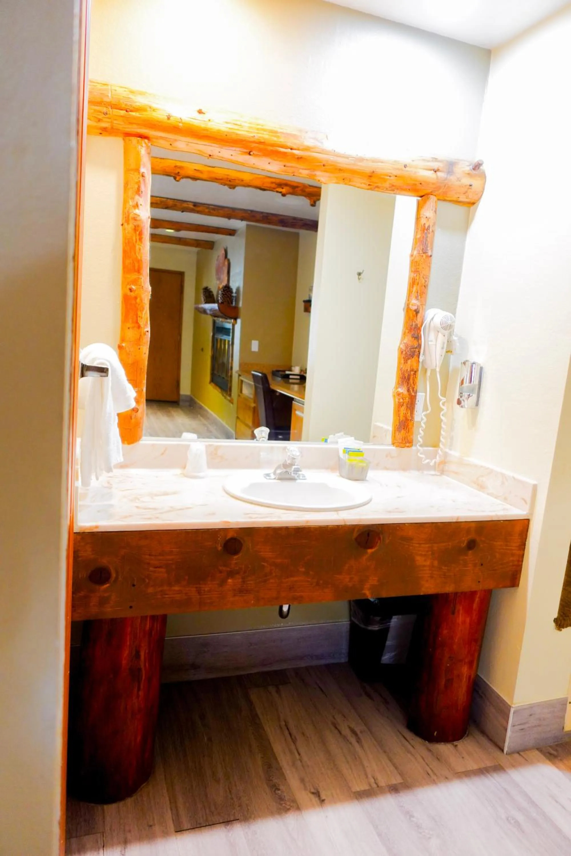 Bathroom in Sleepy Hollow Cabins and Hotel