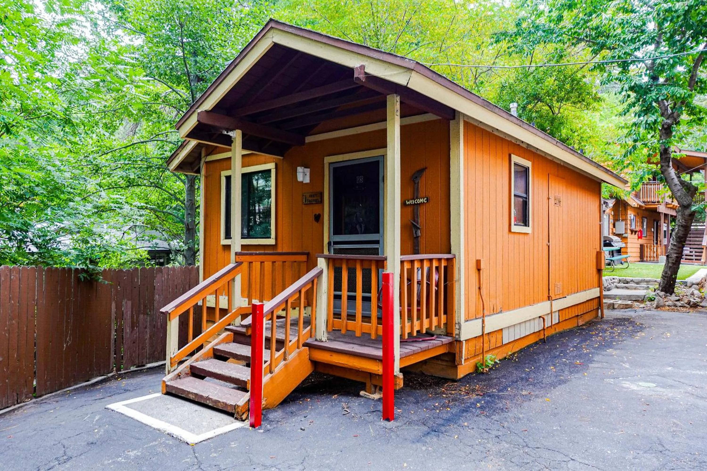 Sleepy Hollow Cabins and Hotel