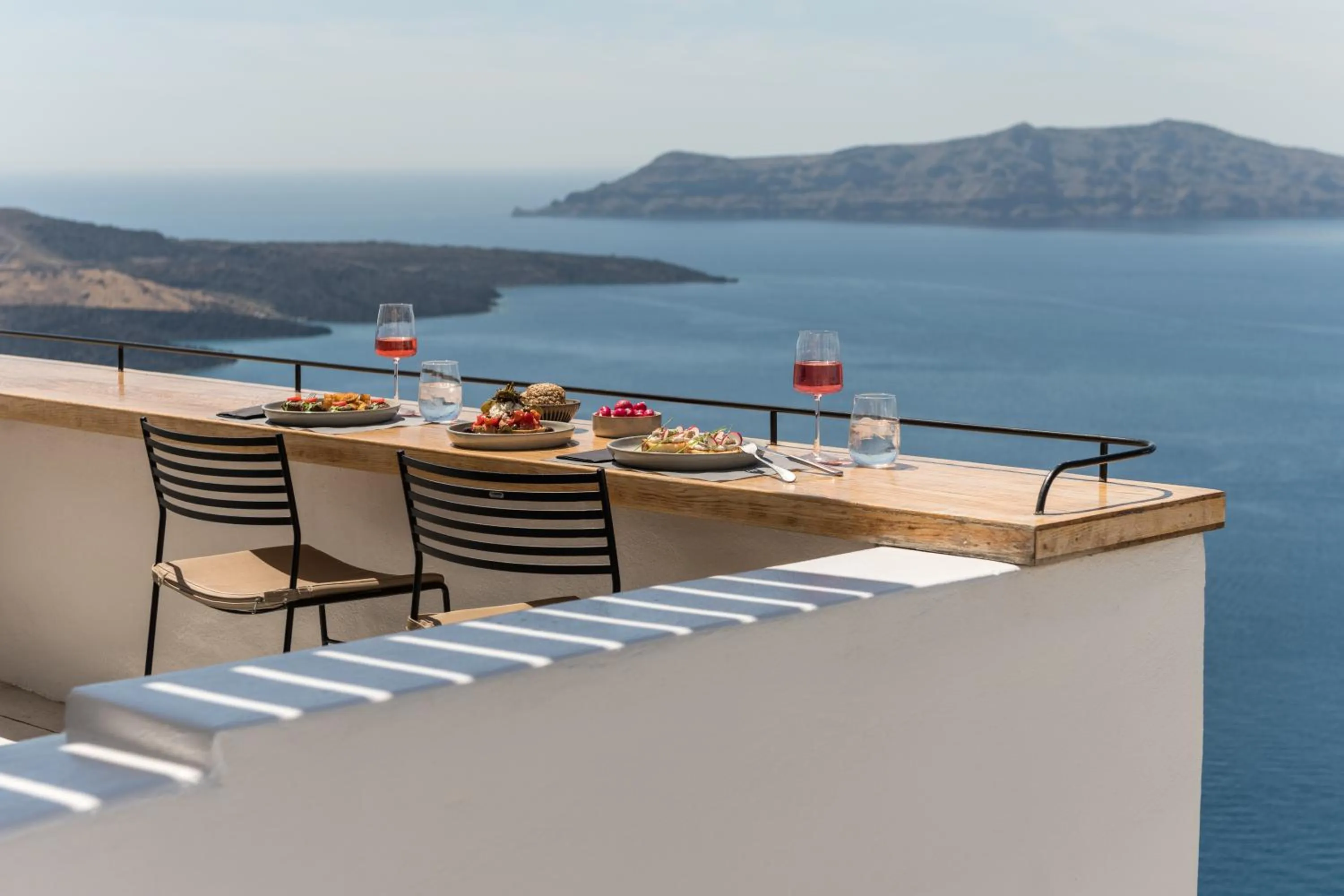 Lounge or bar in Porto Fira Suites