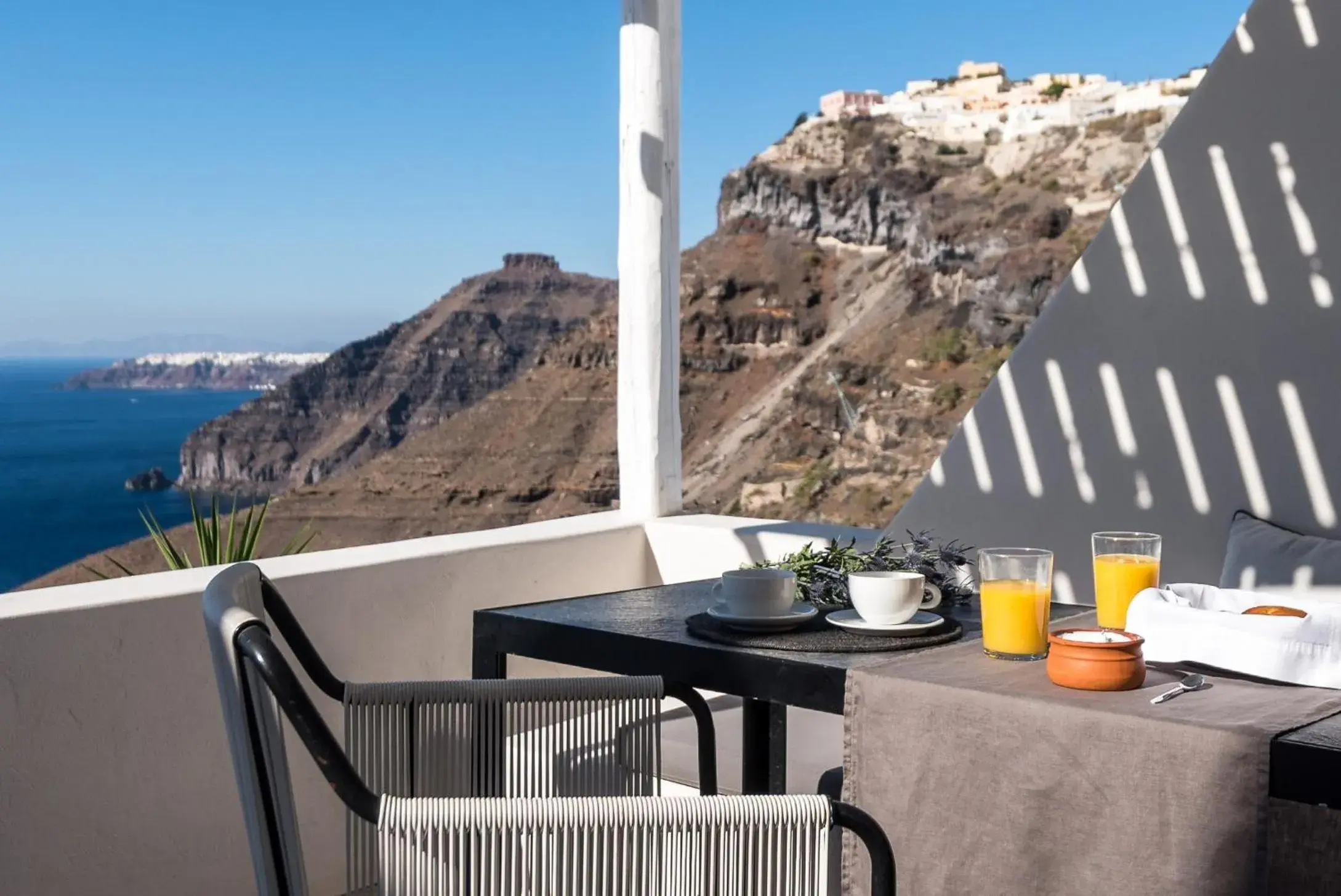 Suite with Bath Tub and Caldera View in Porto Fira Suites Suite with Bath Tub and Caldera View in Porto Fira Suites