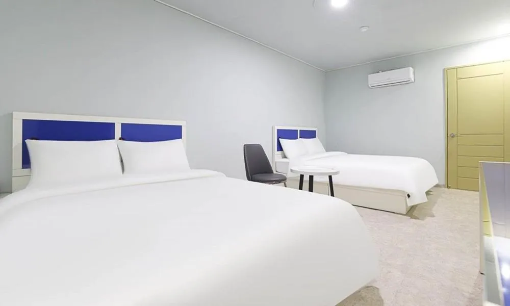 Photo of the whole room, Bed in Taean Manripo Feel Hotel