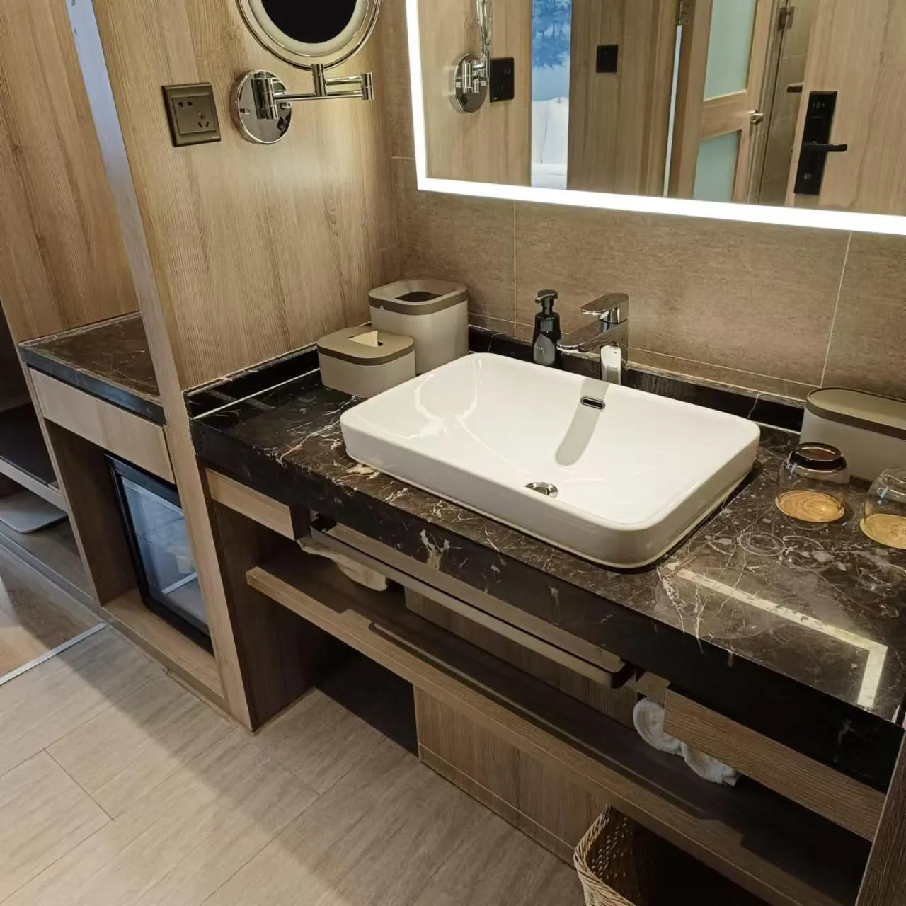 Atour Hotel Wuhan East Railway Station Optics Valley High-tech