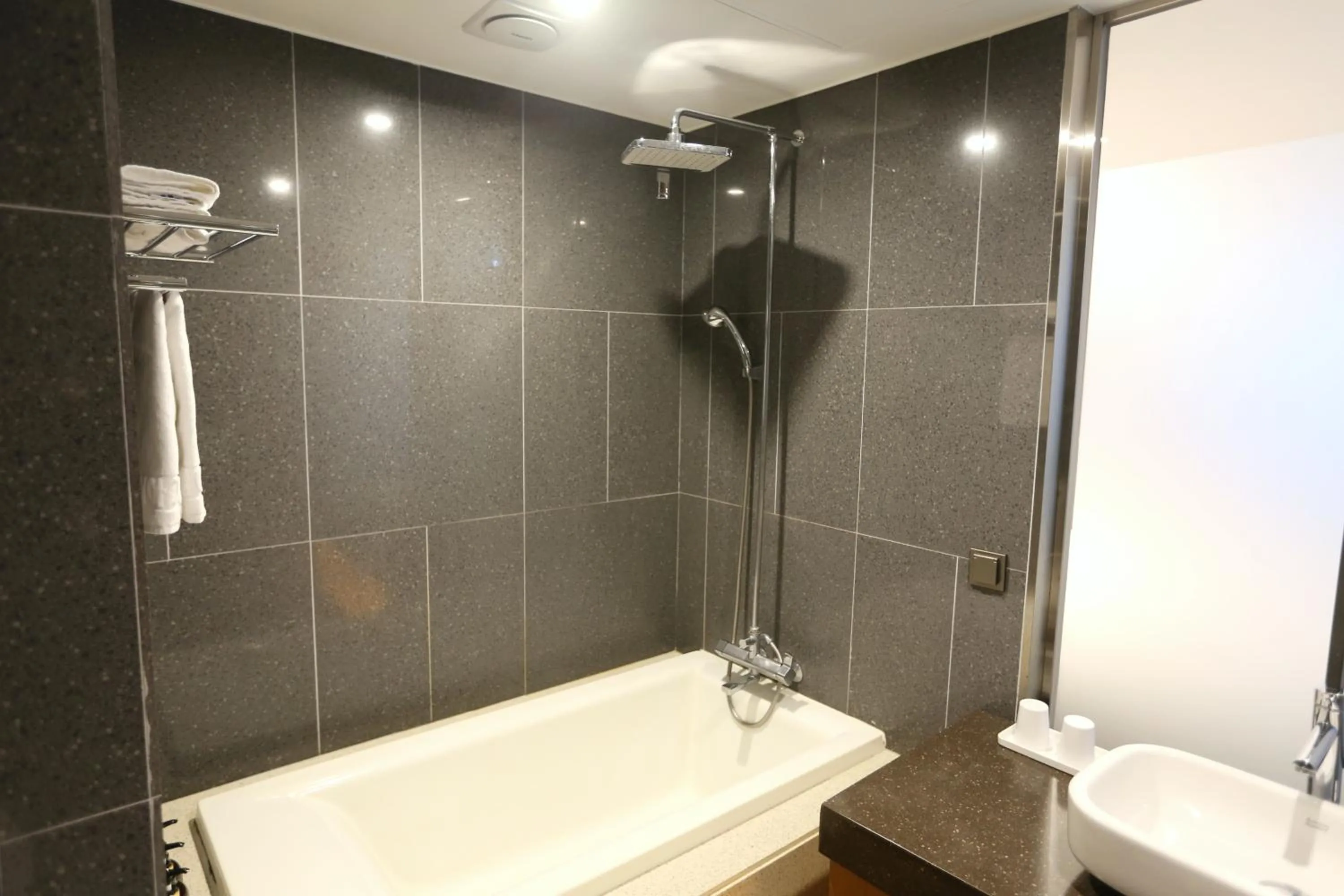 Shower in Asia Hotel Jeju