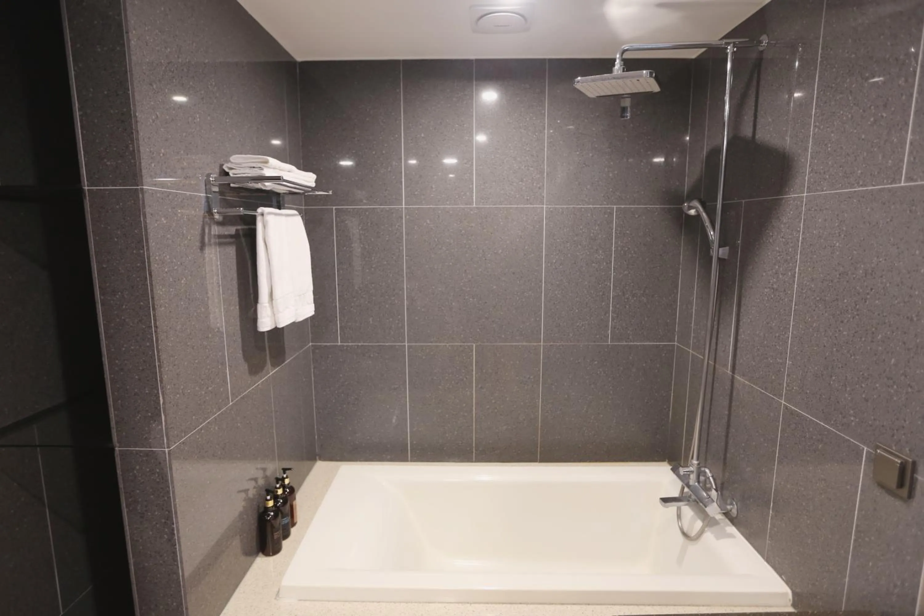 Shower in Asia Hotel Jeju