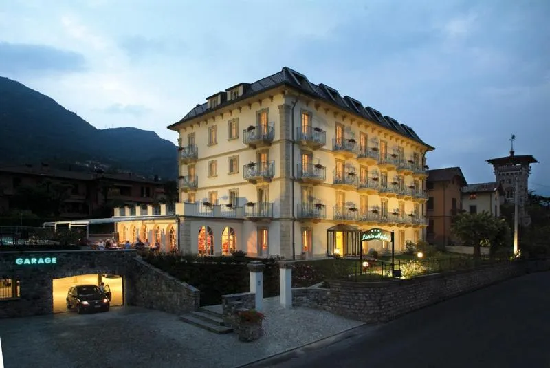 Facade/entrance in Hotel Lario