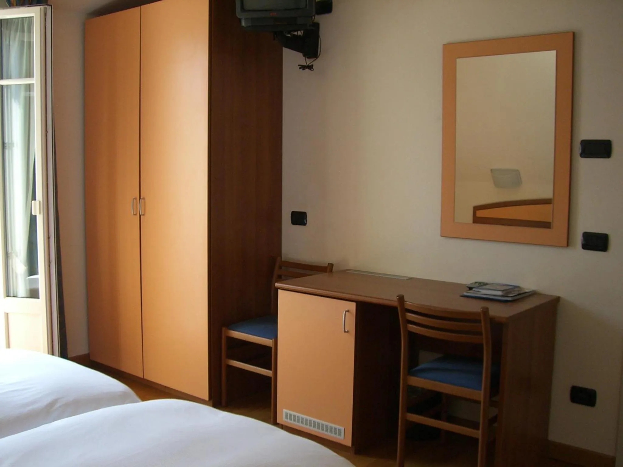 Seating area, Bed in Hotel Lario