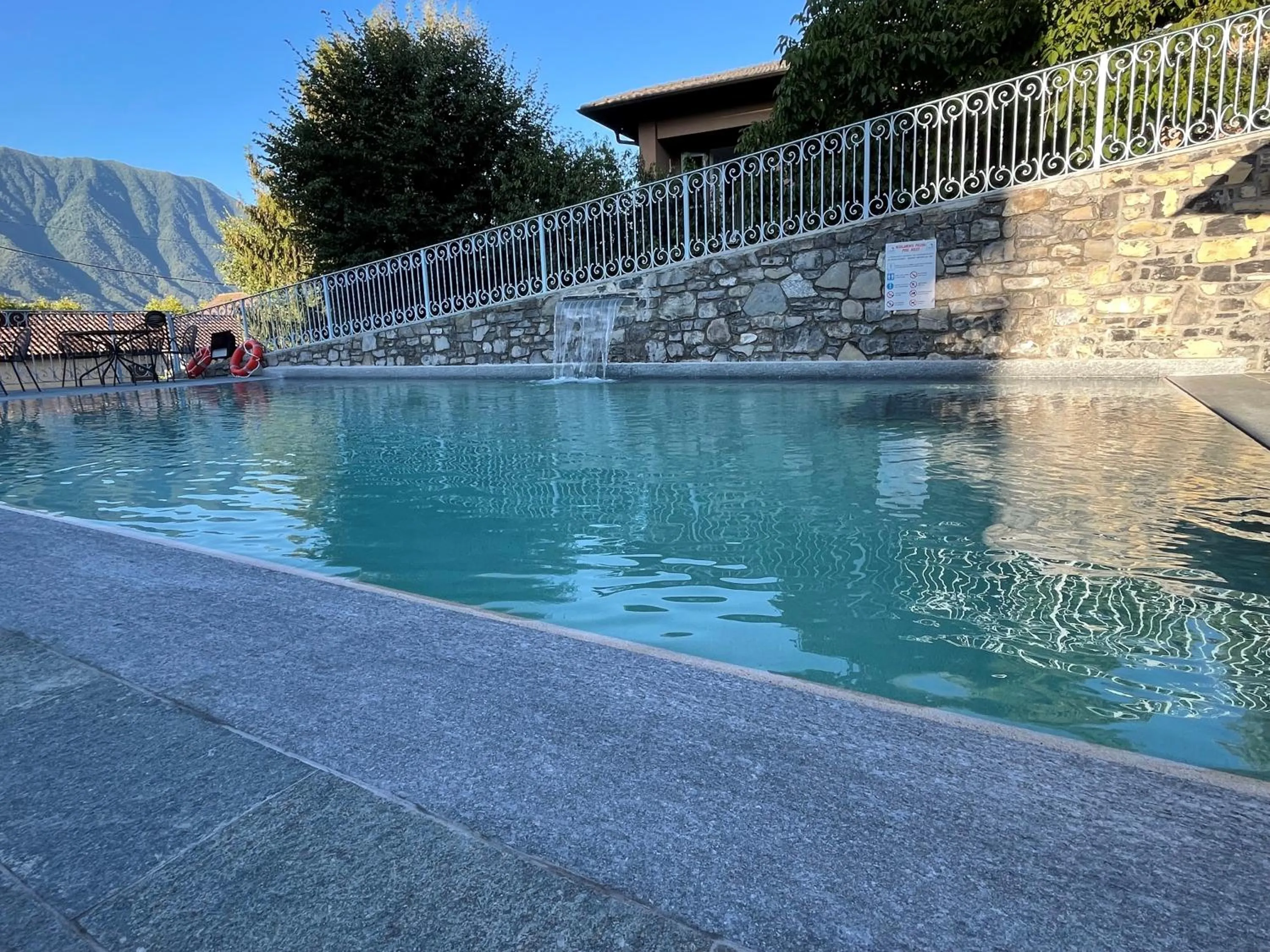 Swimming pool in Hotel Lario