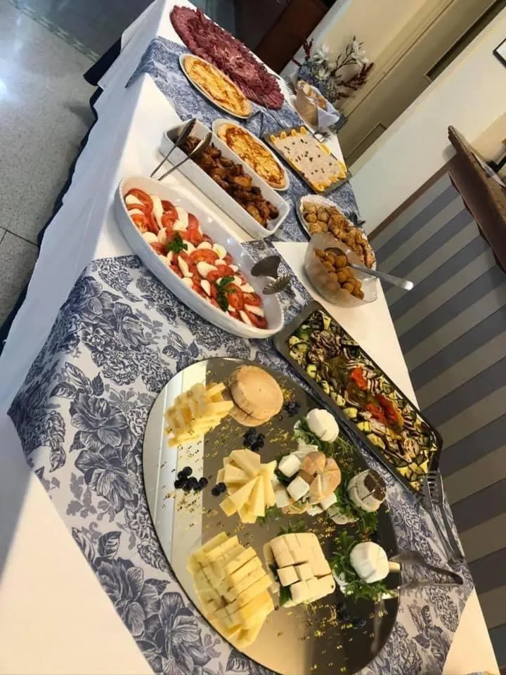 Restaurant/places to eat in Hotel Lario