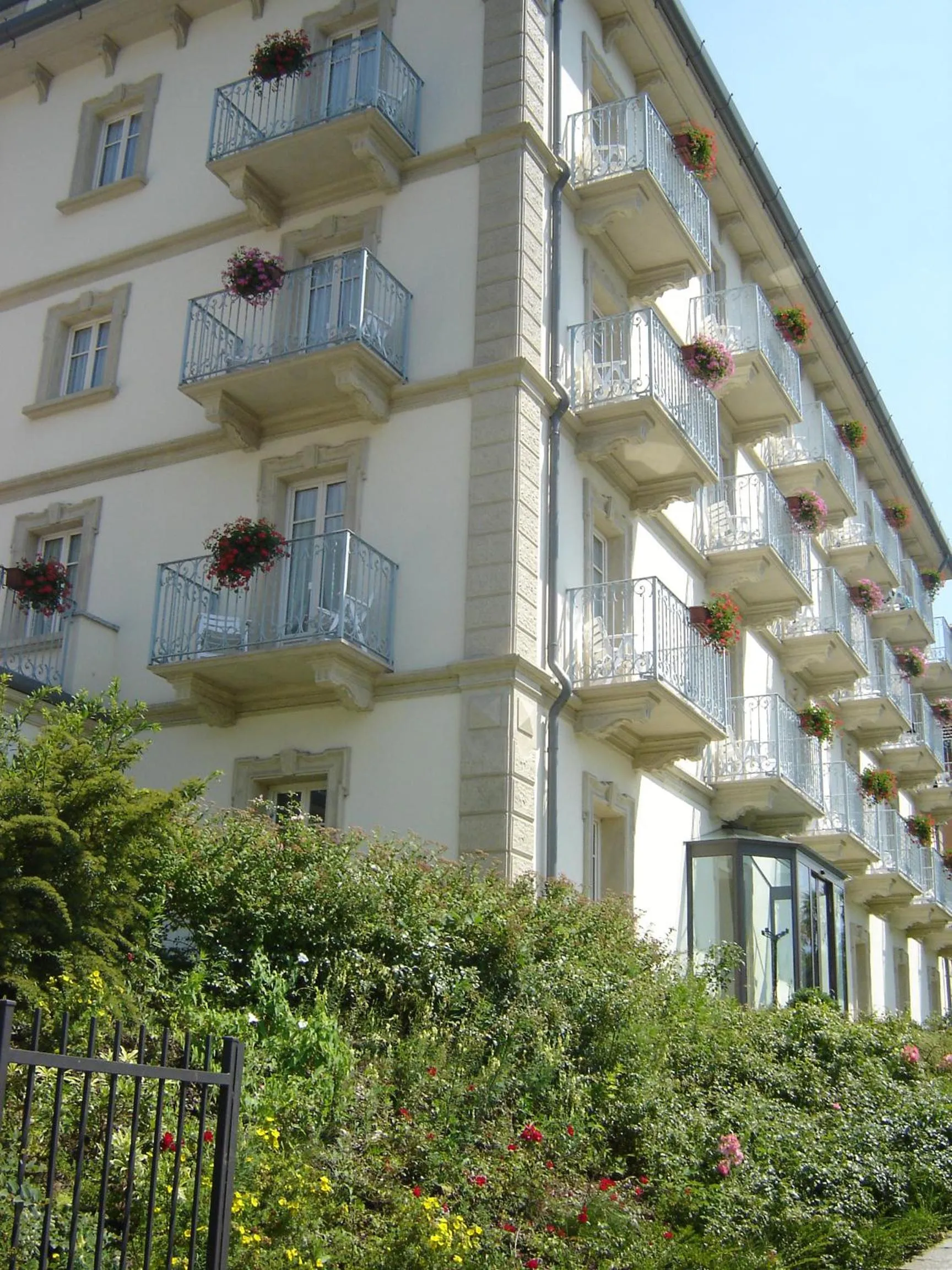 Facade/entrance in Hotel Lario