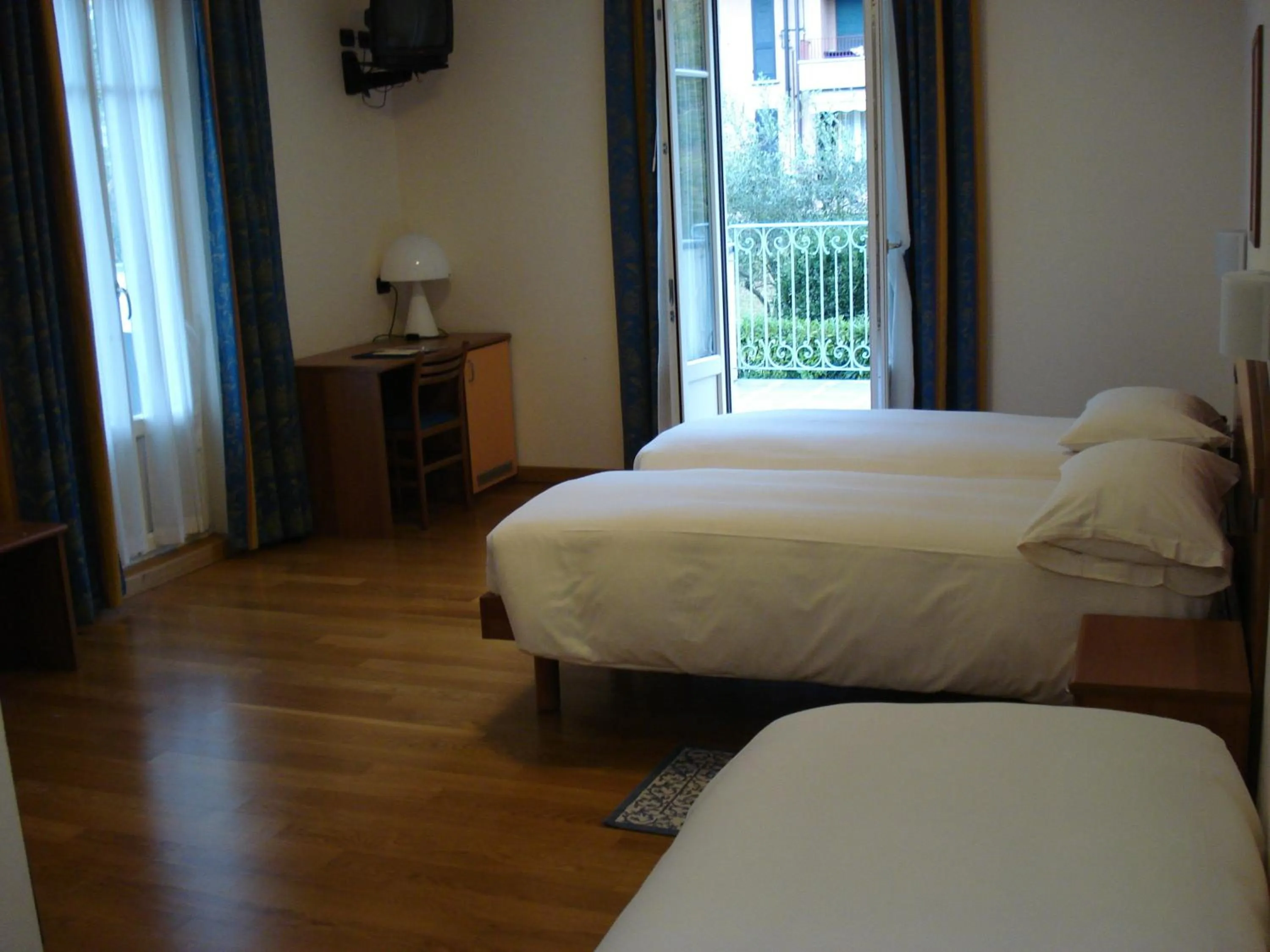 Bed in Hotel Lario
