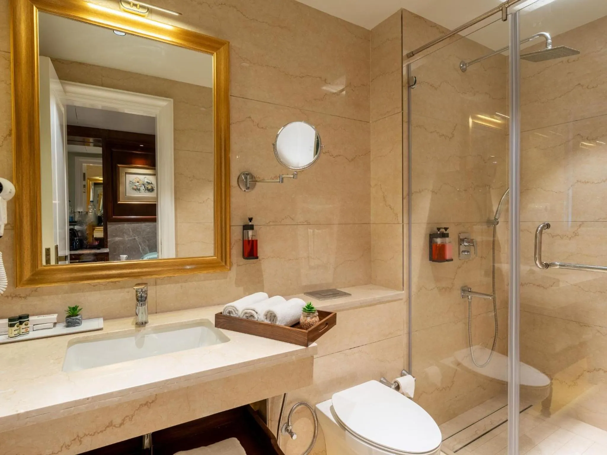 Toilet in Moustache Mussoorie